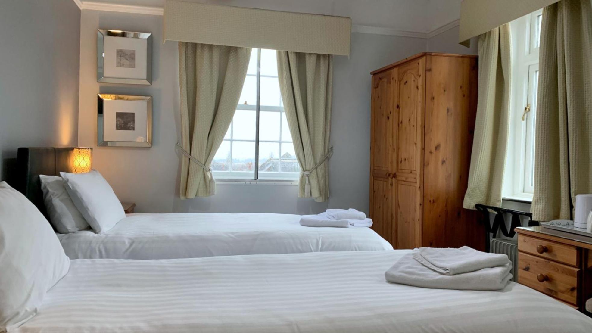 Twin Room With Private Bathroom photo 3