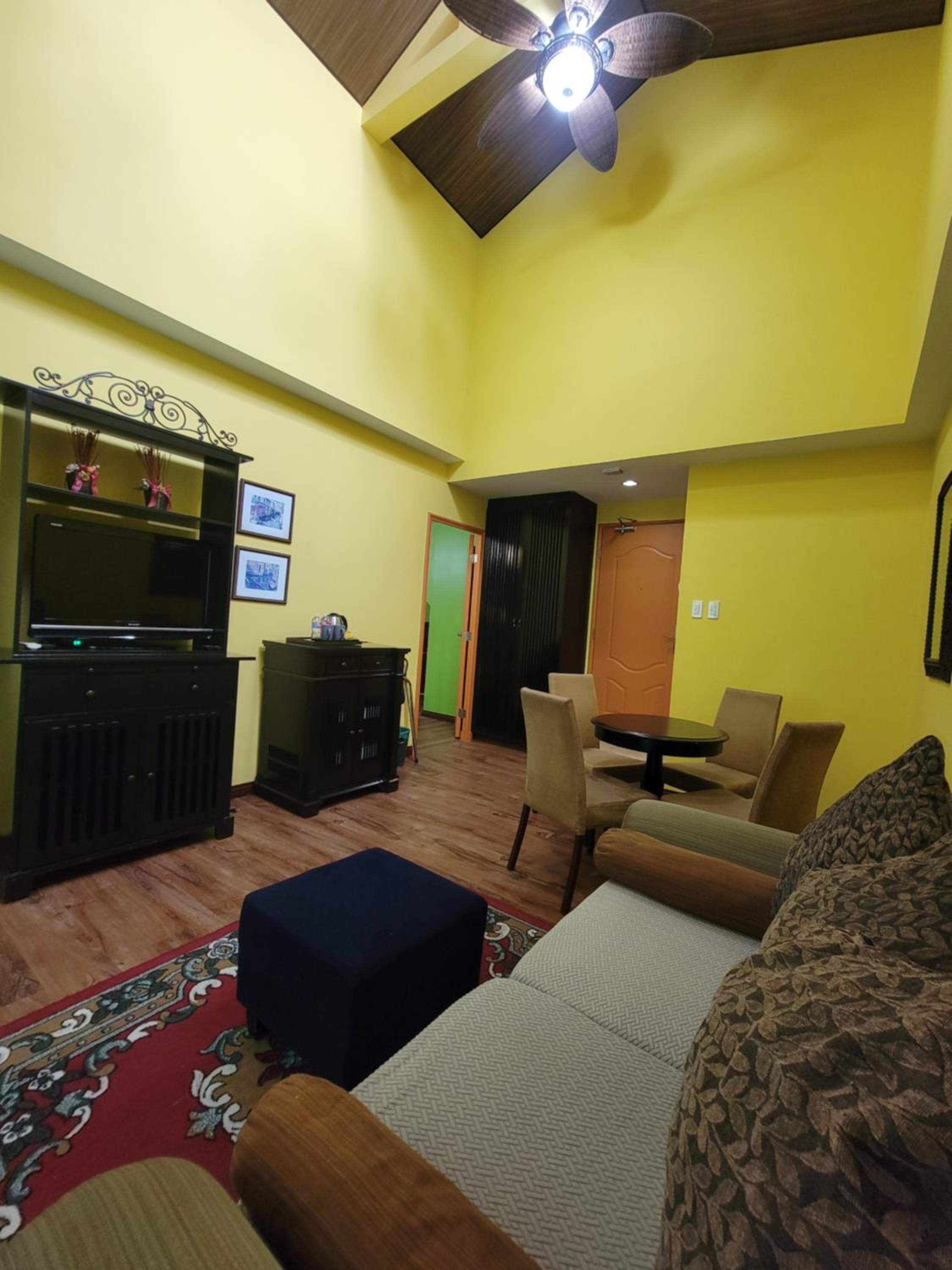 Two-Bedroom Suite - Photo 7