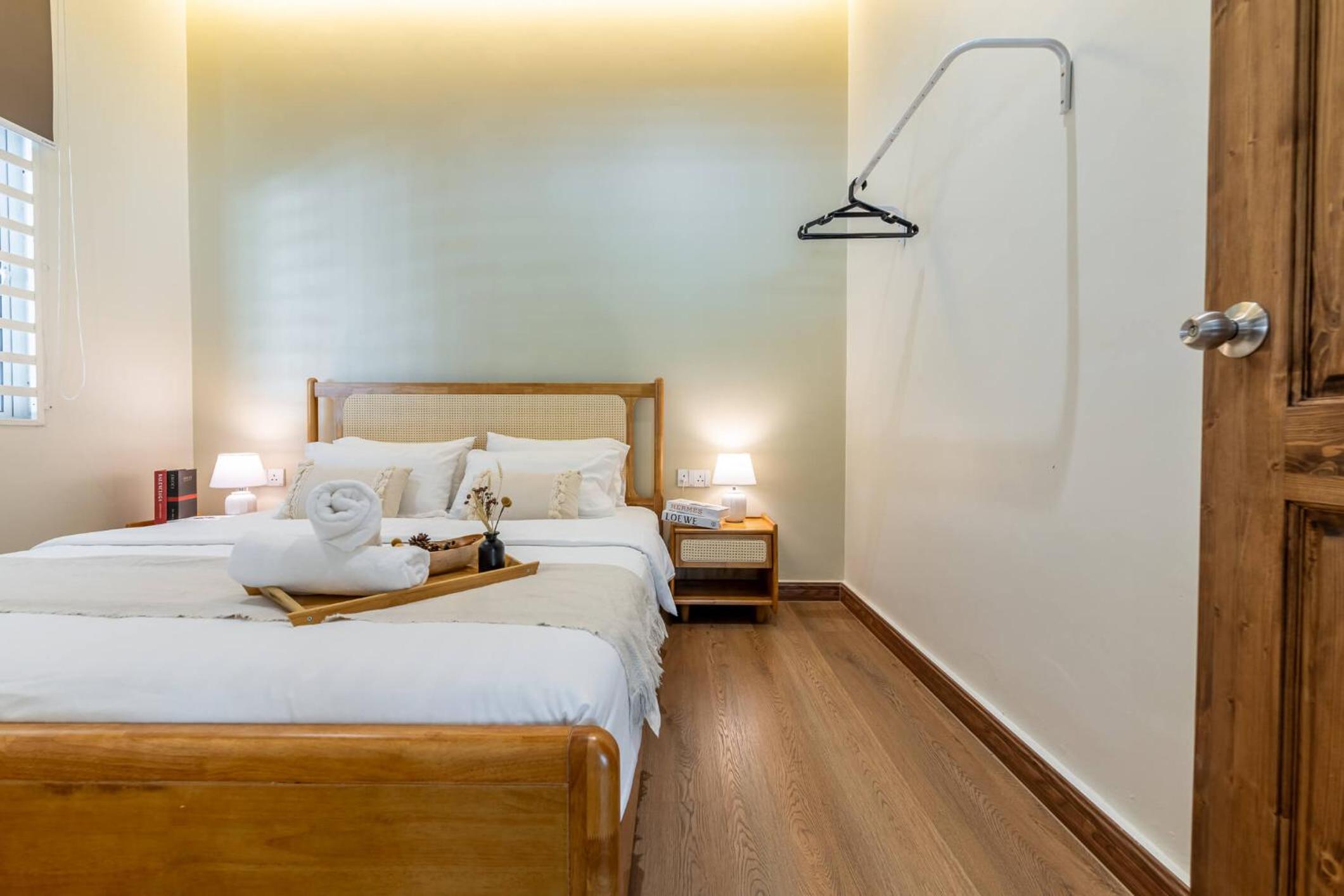 Standard King Room - Photo 9