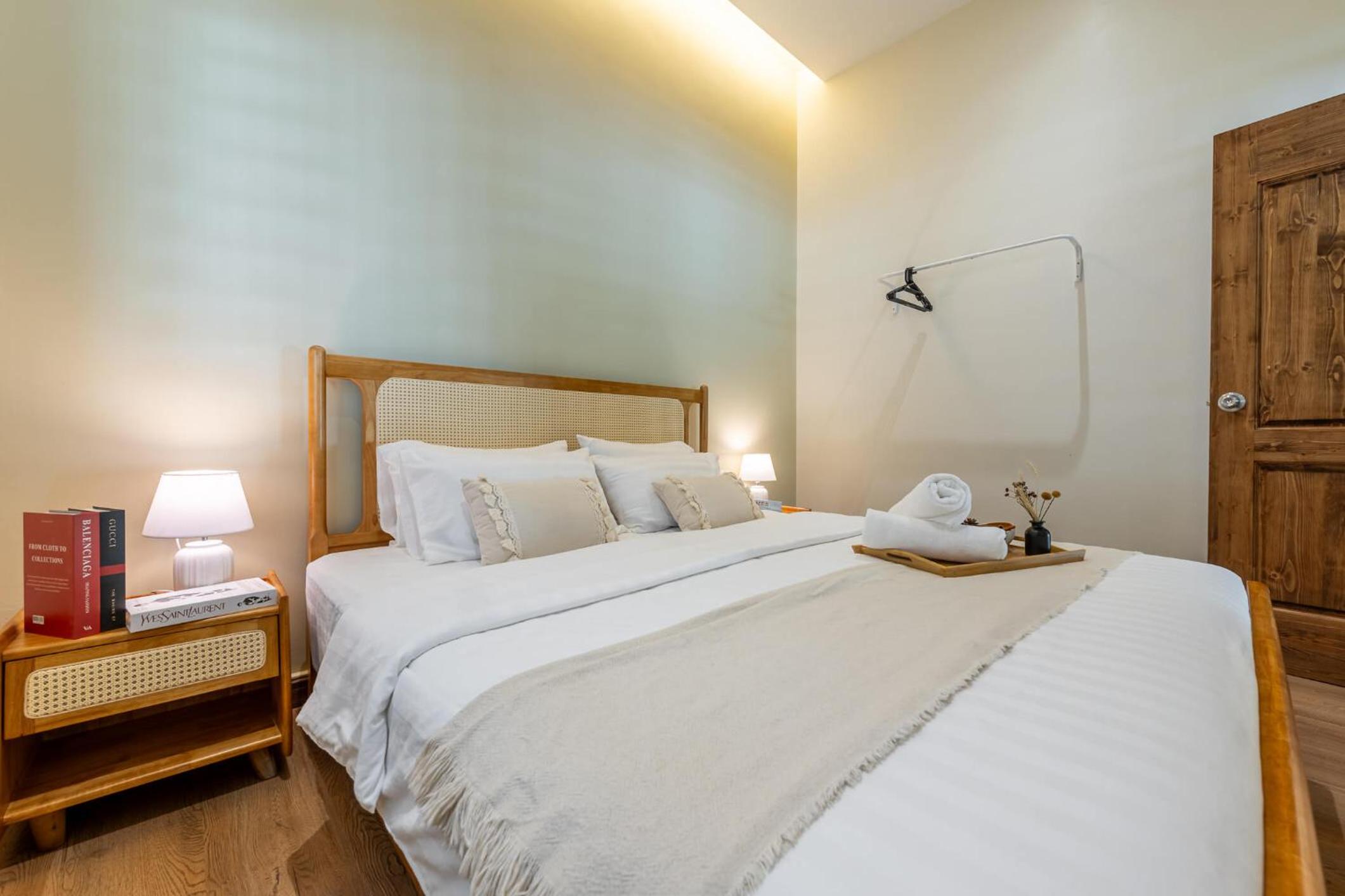 Standard King Room - Photo 8