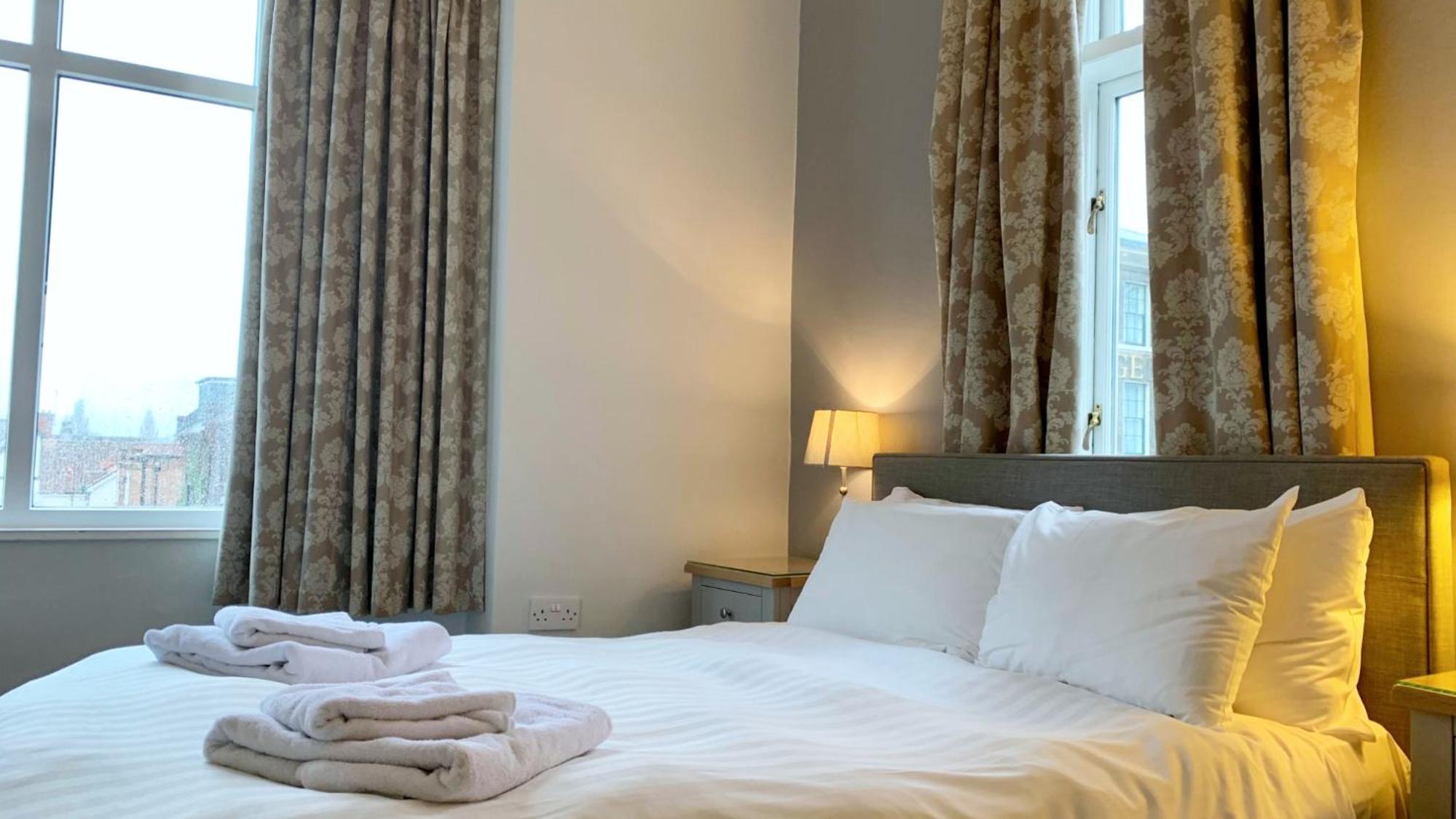 Double Room With Private Bathroom - Photo 1
