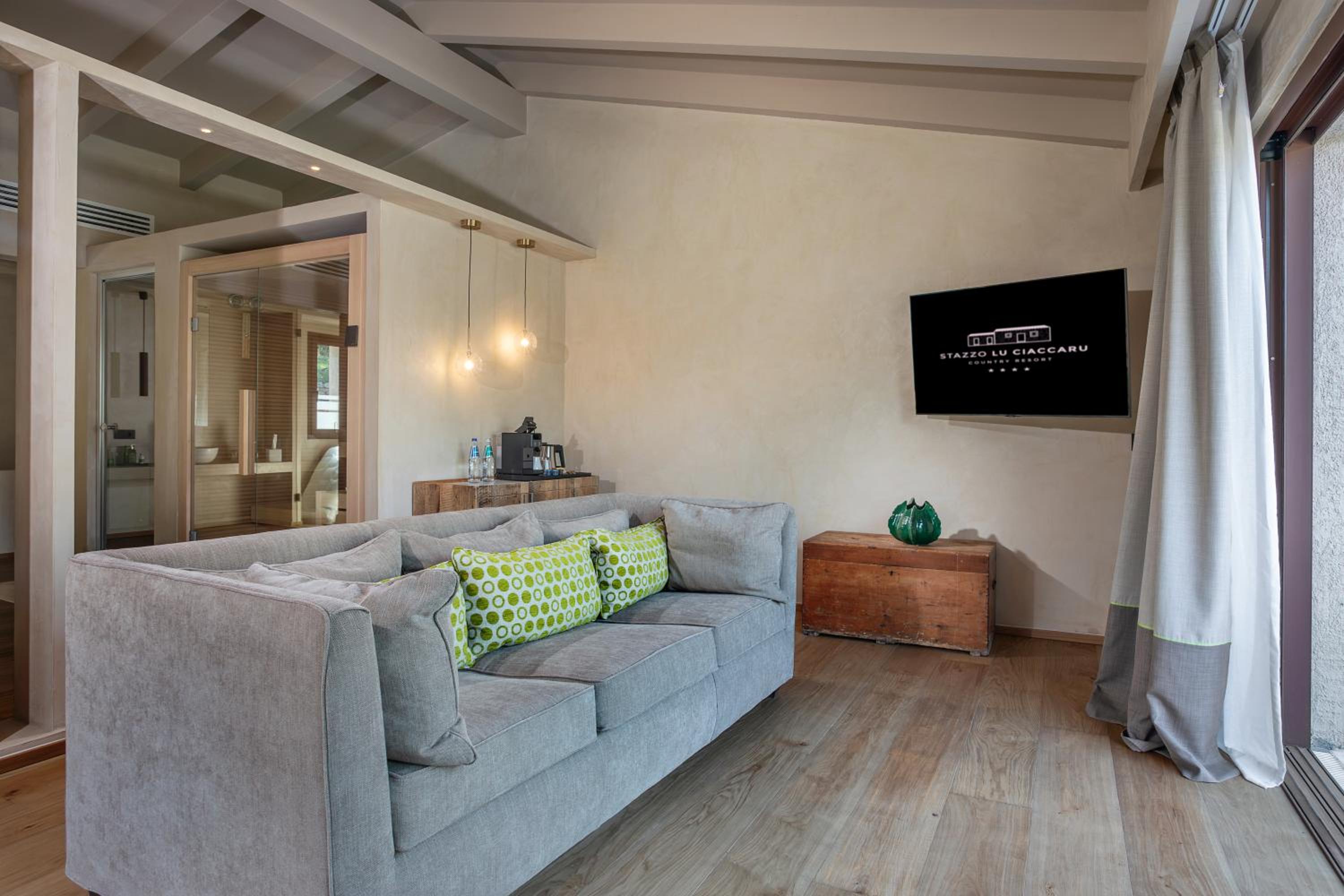 Spa Suite with Private Pool - Photo 8