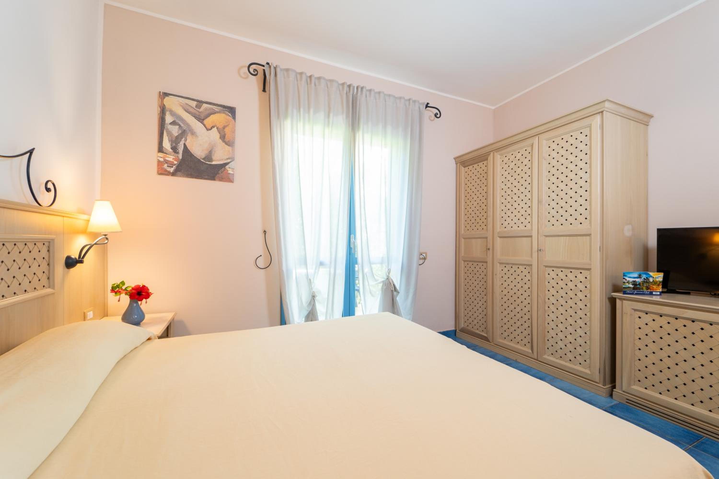Superior Double or Twin Room with Sea View - Photo 2