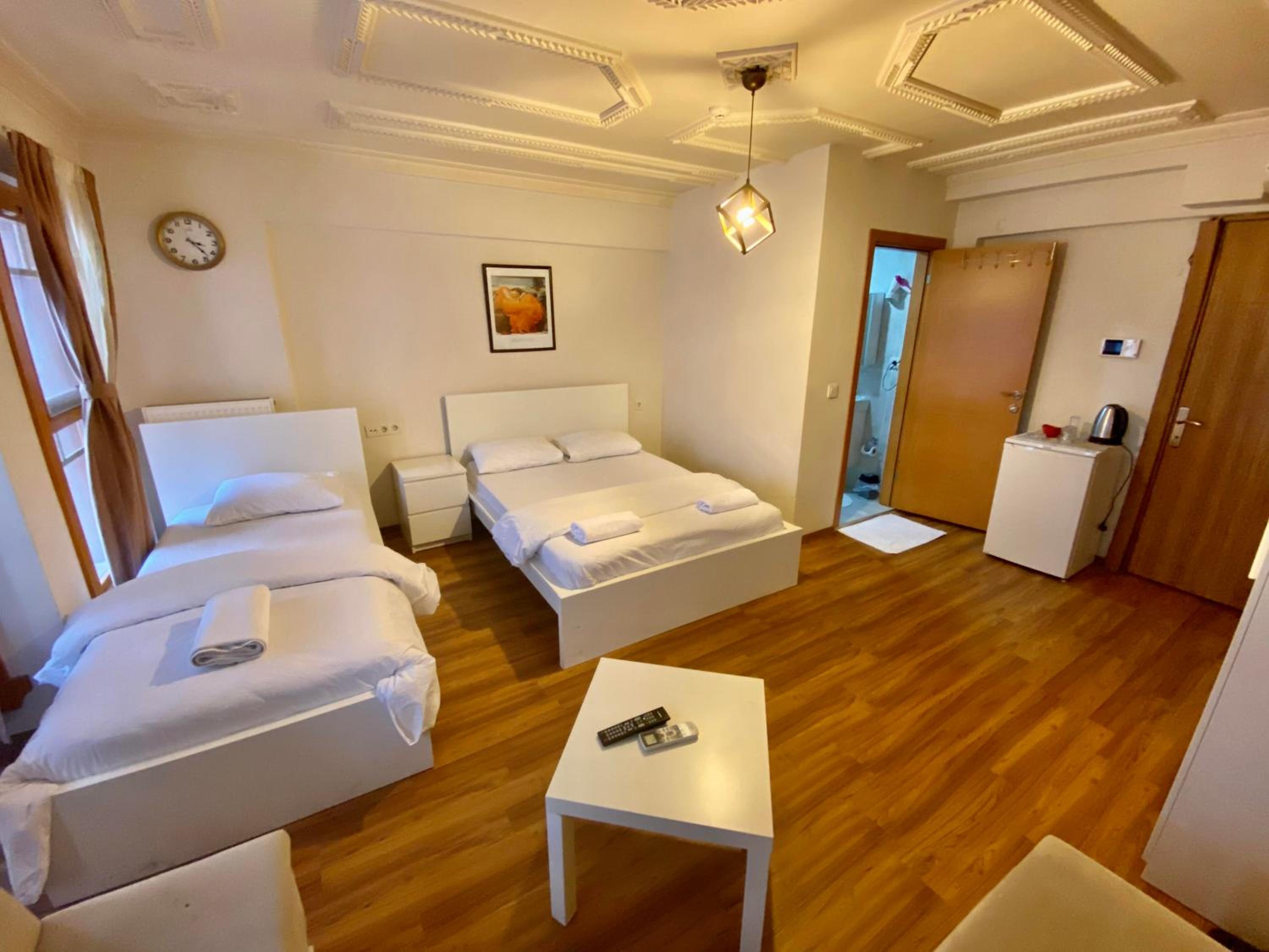 Triple Room with Private Bathroom photo 3