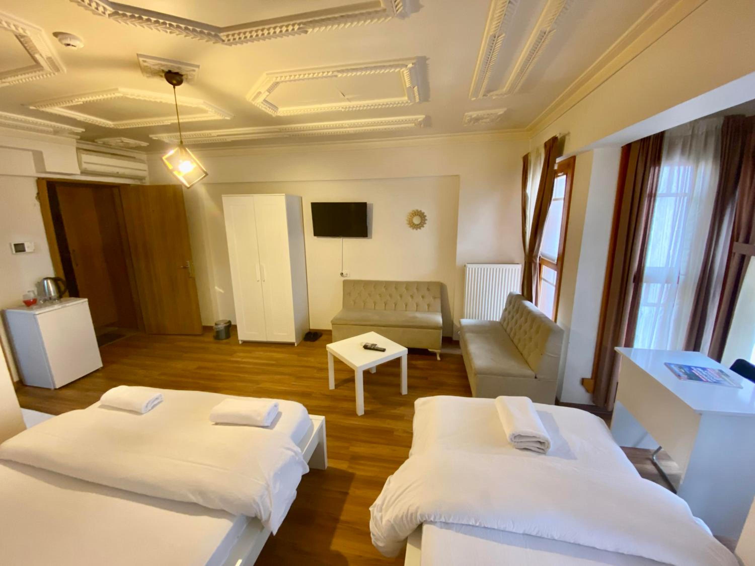 Triple Room with Private Bathroom photo 2