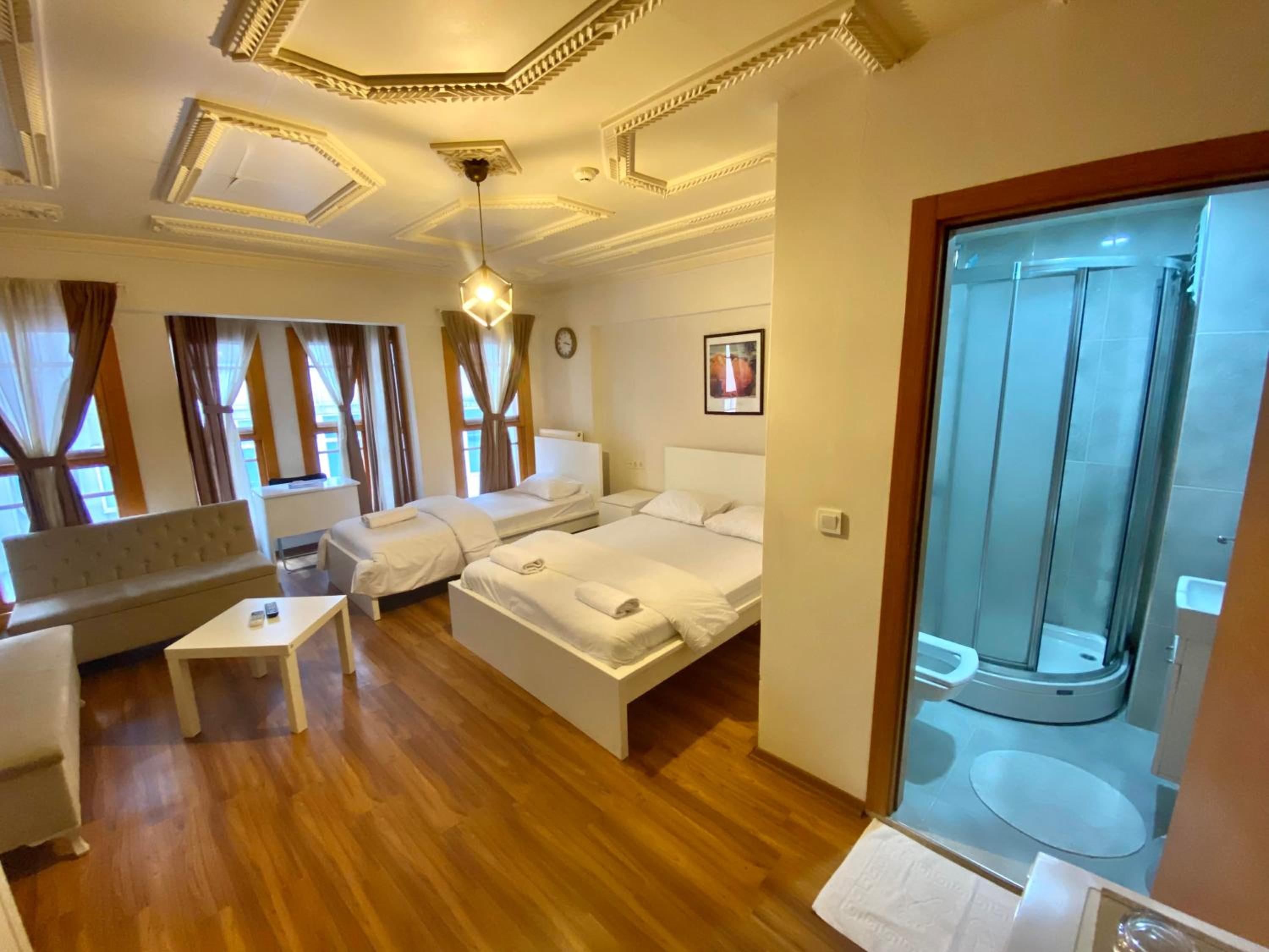 Triple Room with Private Bathroom photo 1
