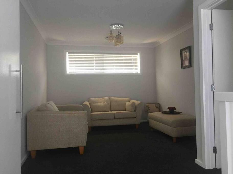 Five-Bedroom House photo 1