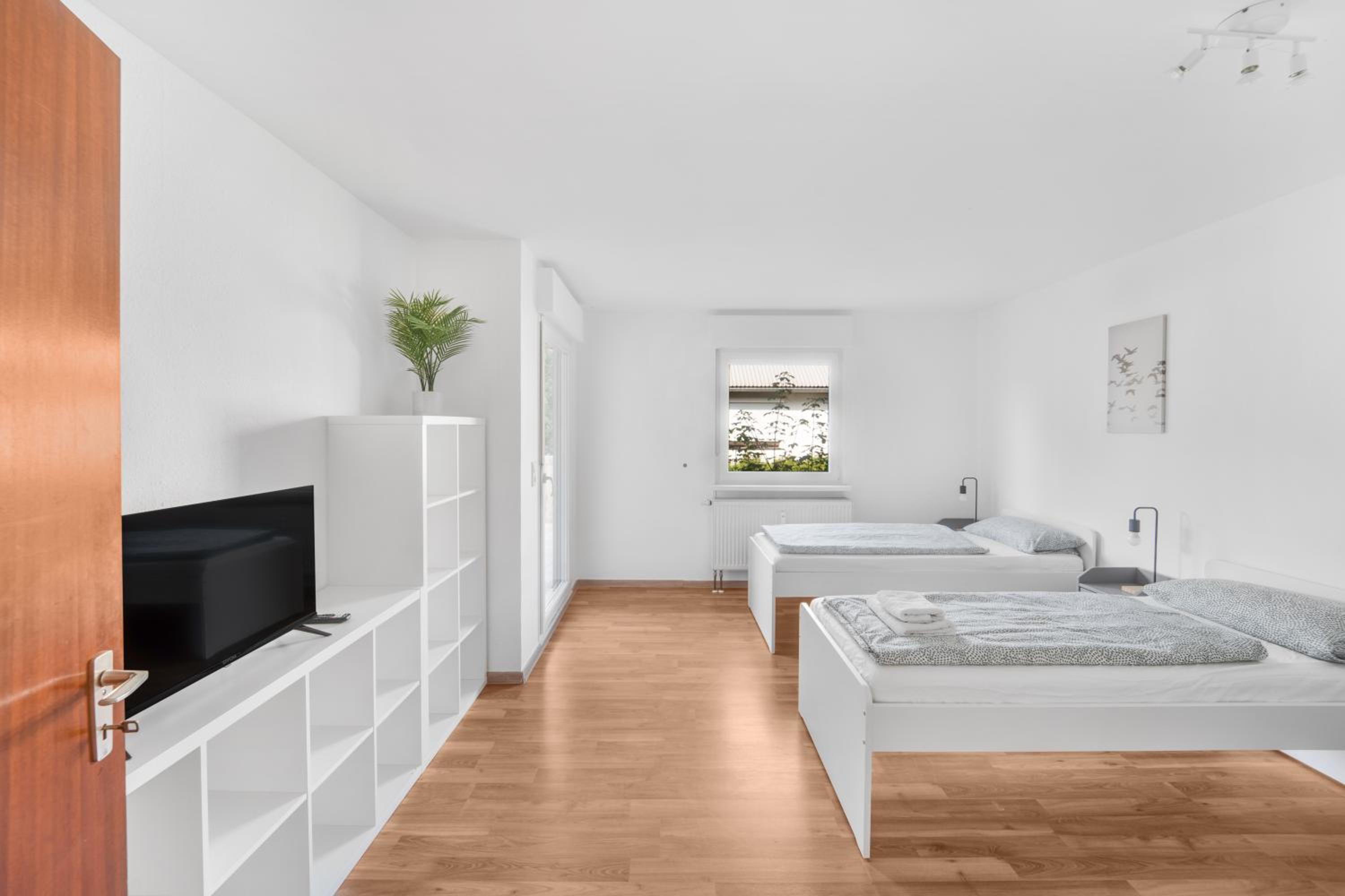 Three-Bedroom Apartment with Balcony photo 3