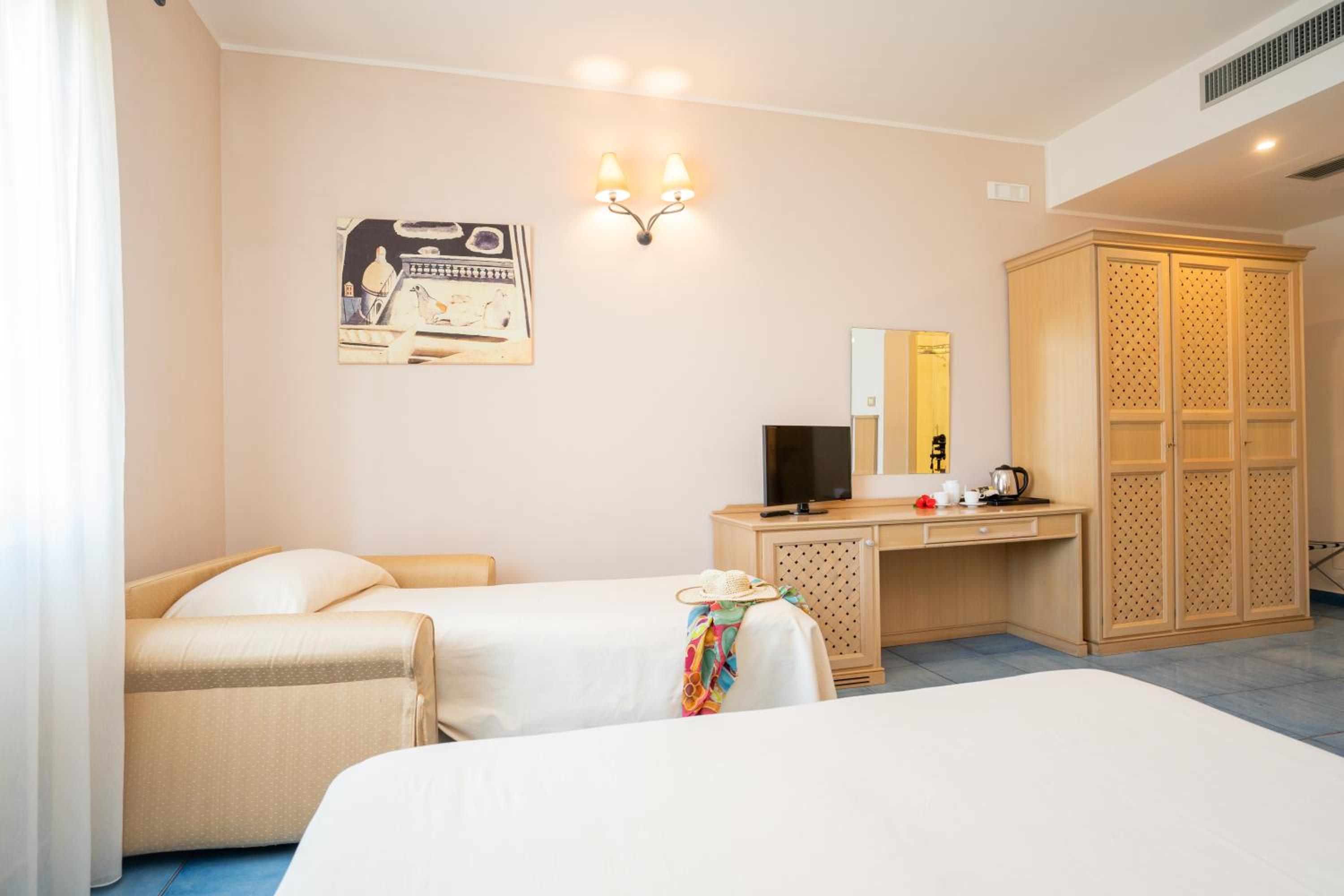 Quadruple Room - Photo 5