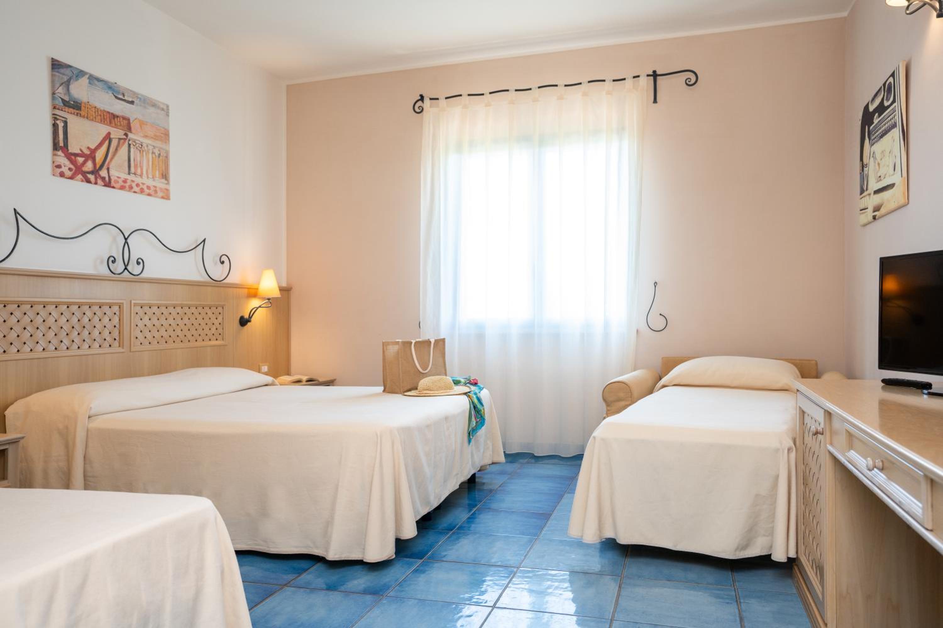 Quadruple Room - Photo 1
