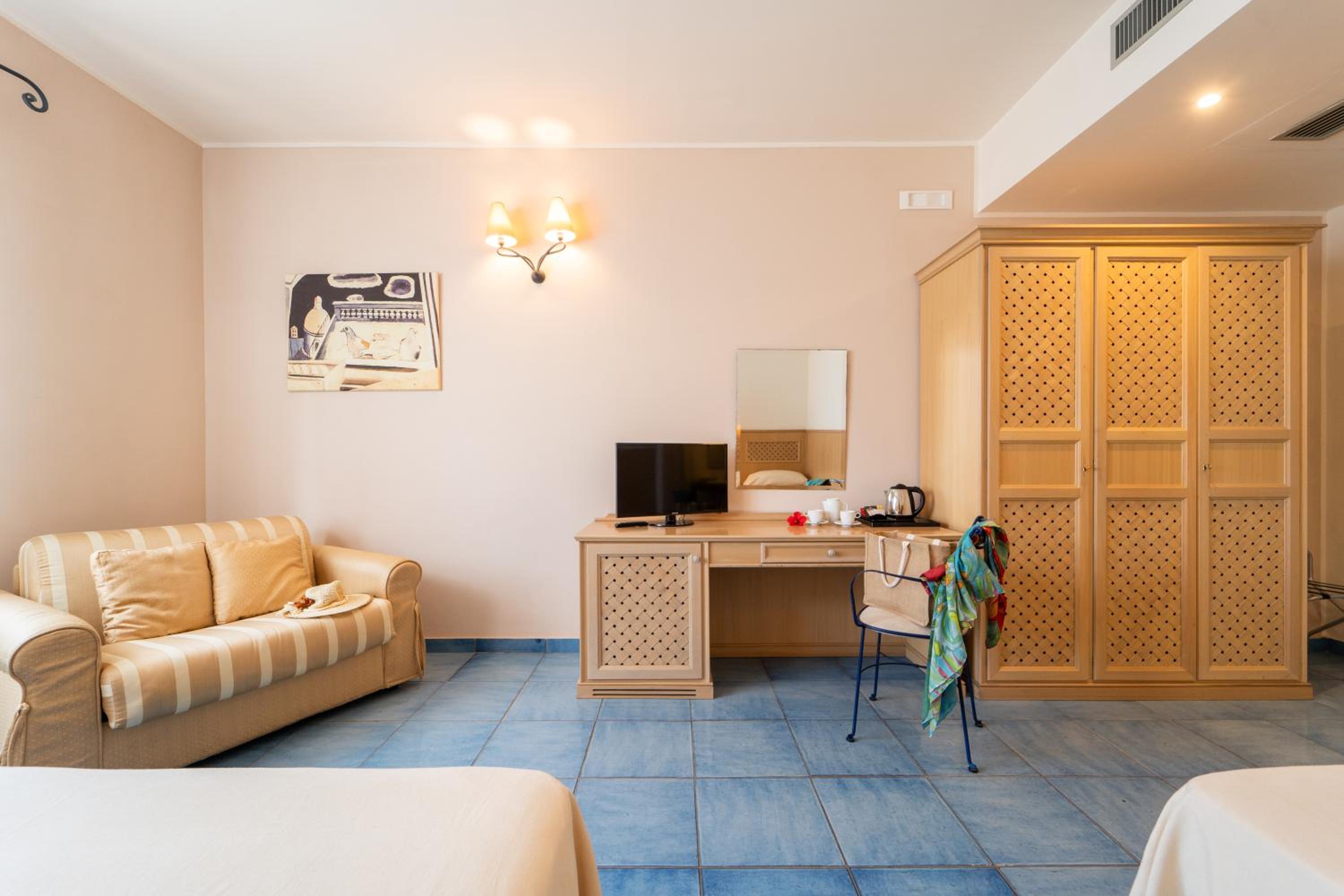 Quadruple Room - Photo 3