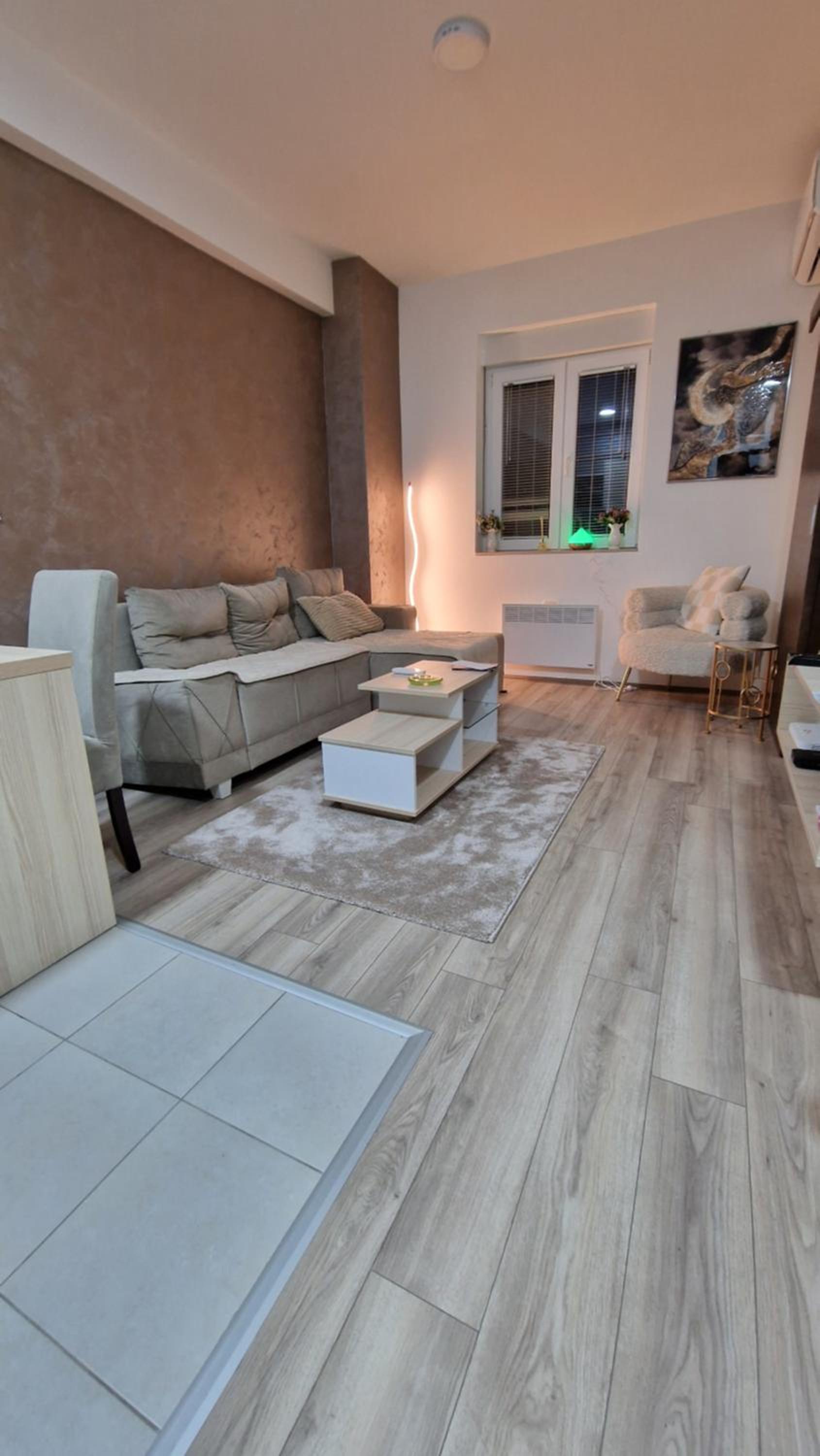 One-Bedroom Apartment photo 1