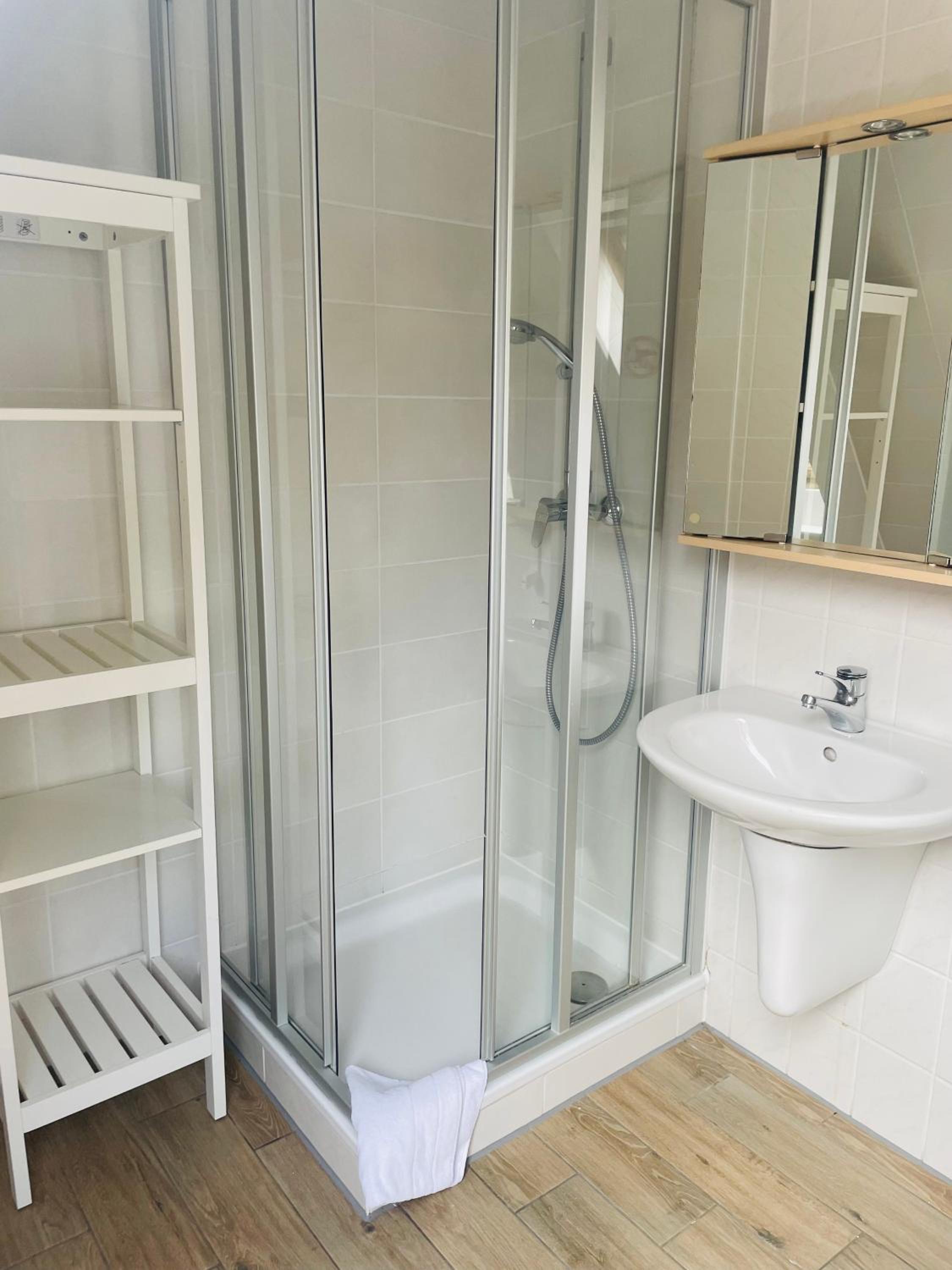 Single Room with Shared Bathroom photo 1