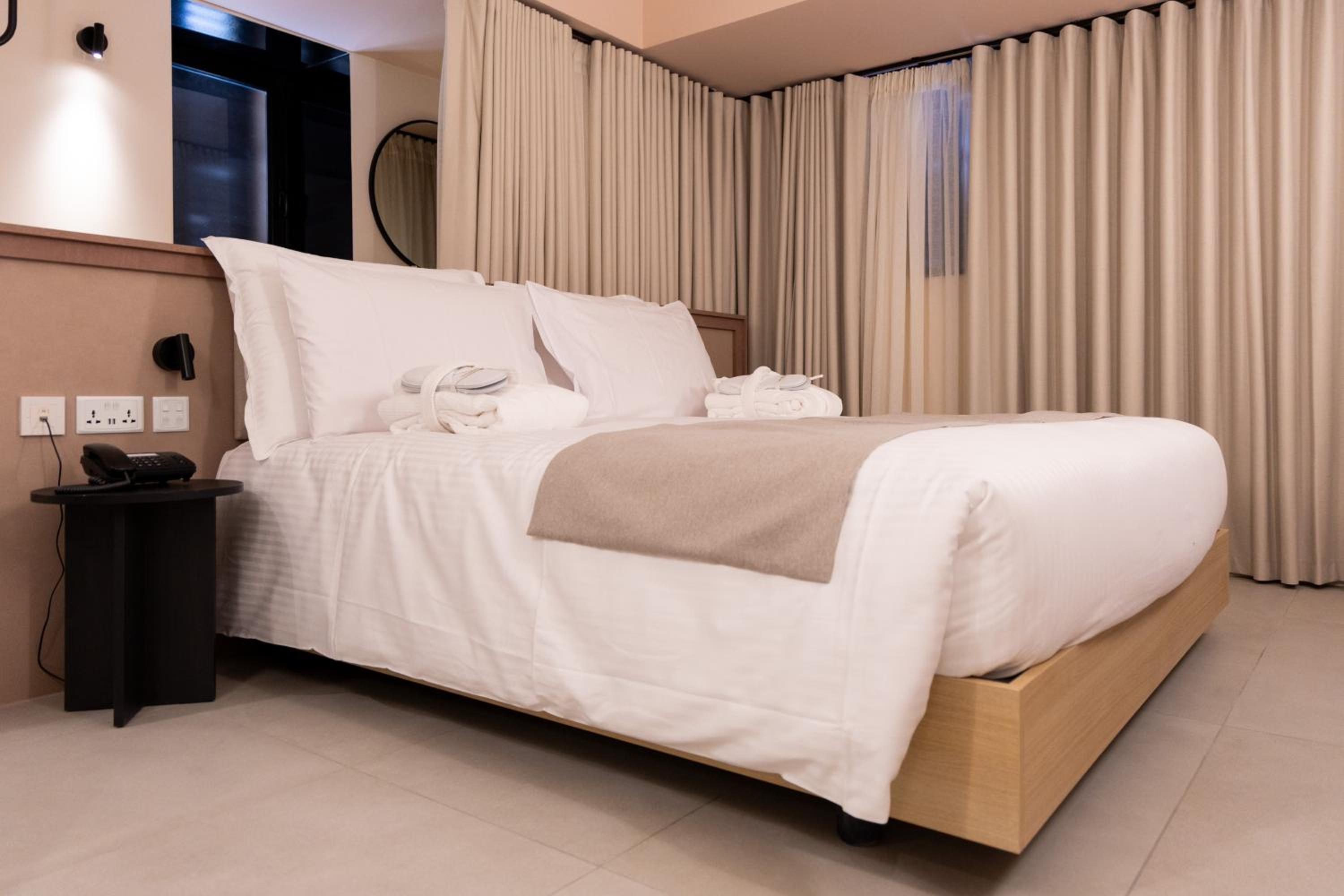 Deluxe Queen Room photo 2