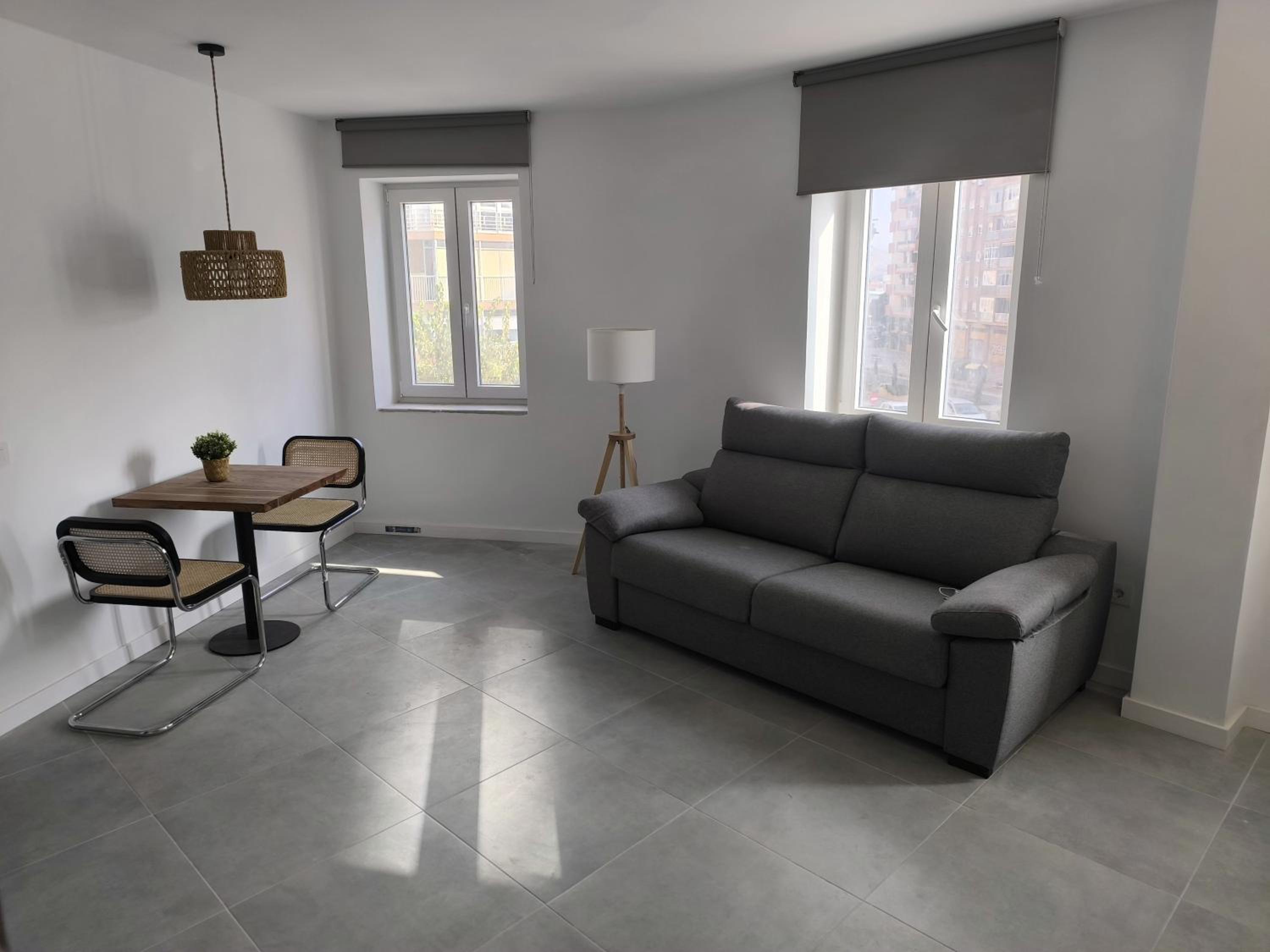Deluxe One-Bedroom Apartment with City View photo 3