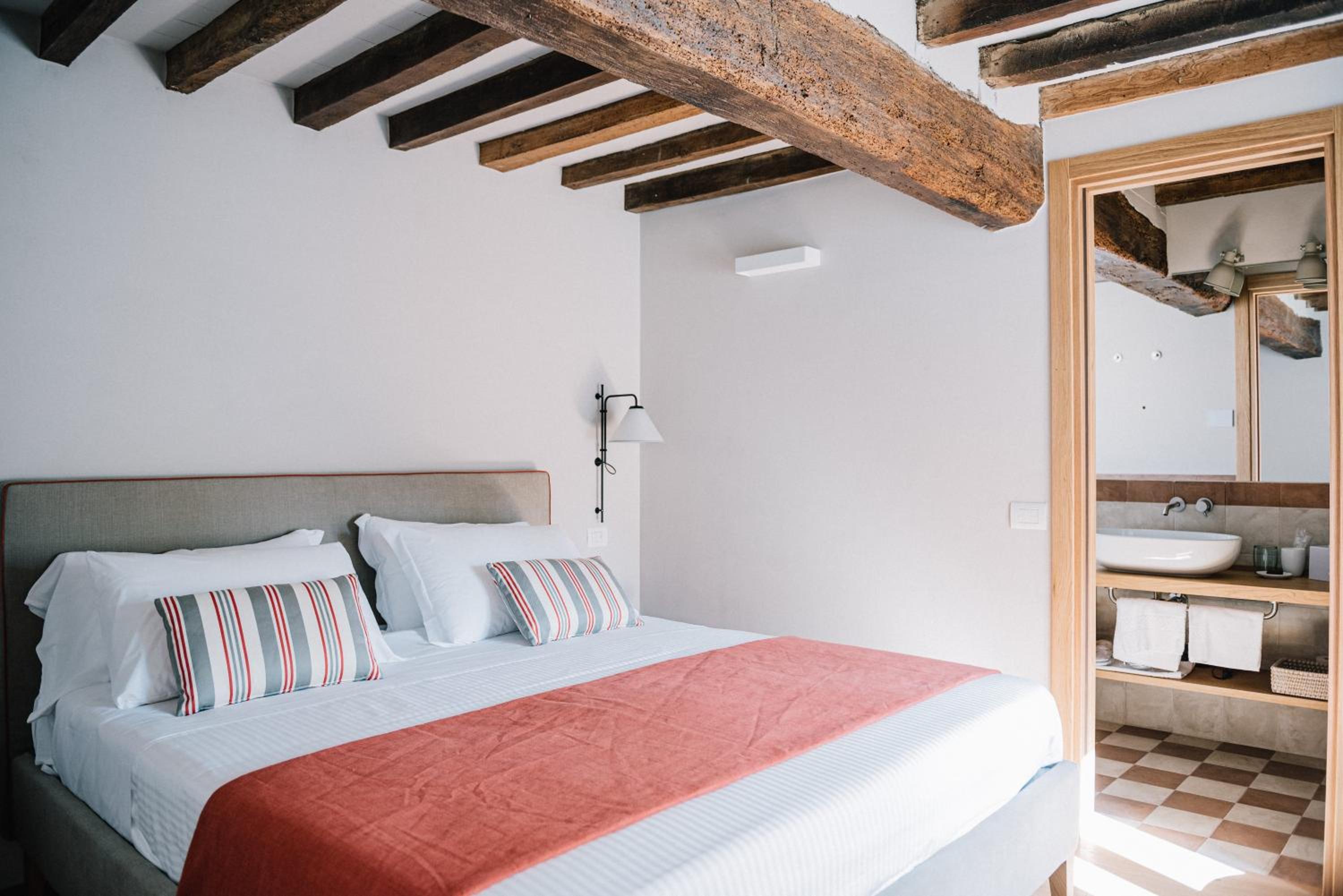 Standard Double Room - Photo 1