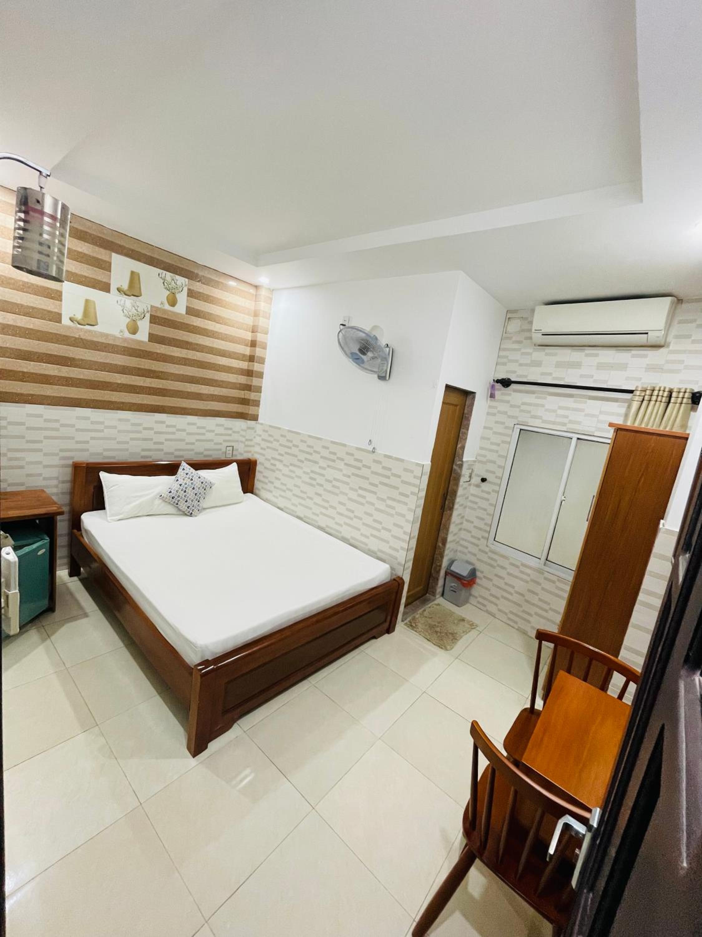 Standard Queen Room