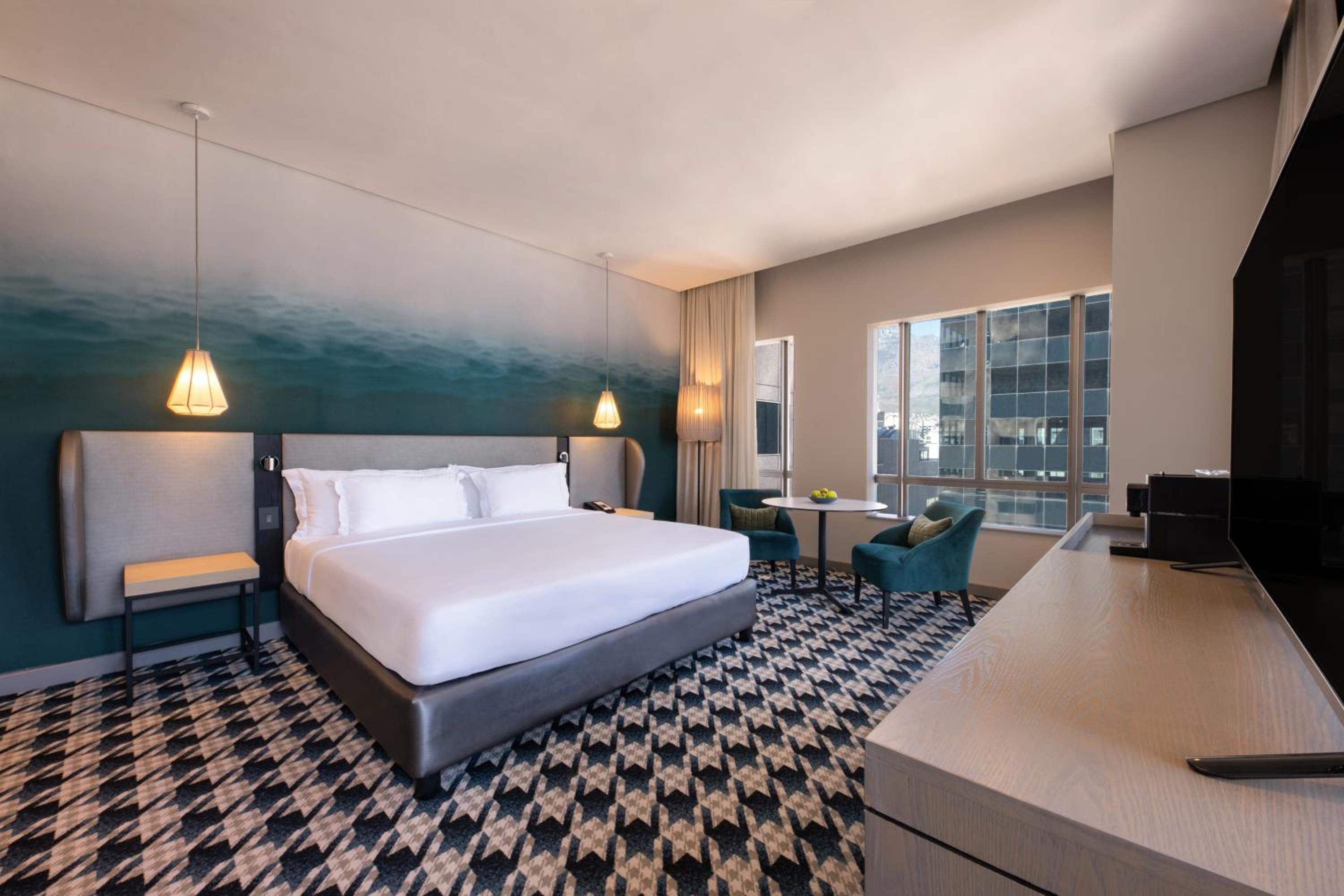 Executive King Room thumbnail 6