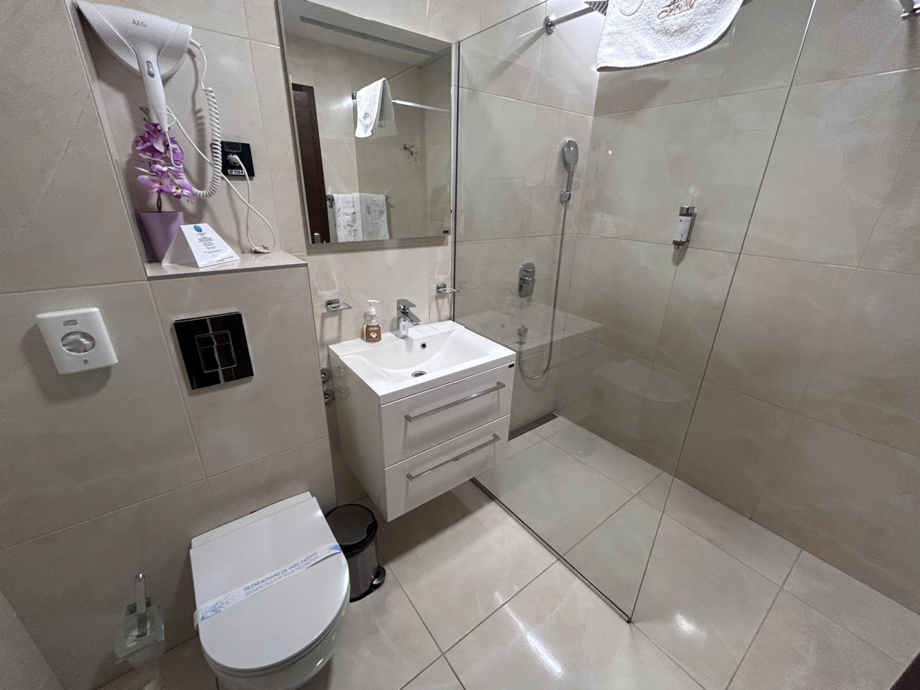 Deluxe Triple Room - Photo 5