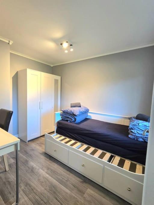 Three-Bedroom Apartment photo 2