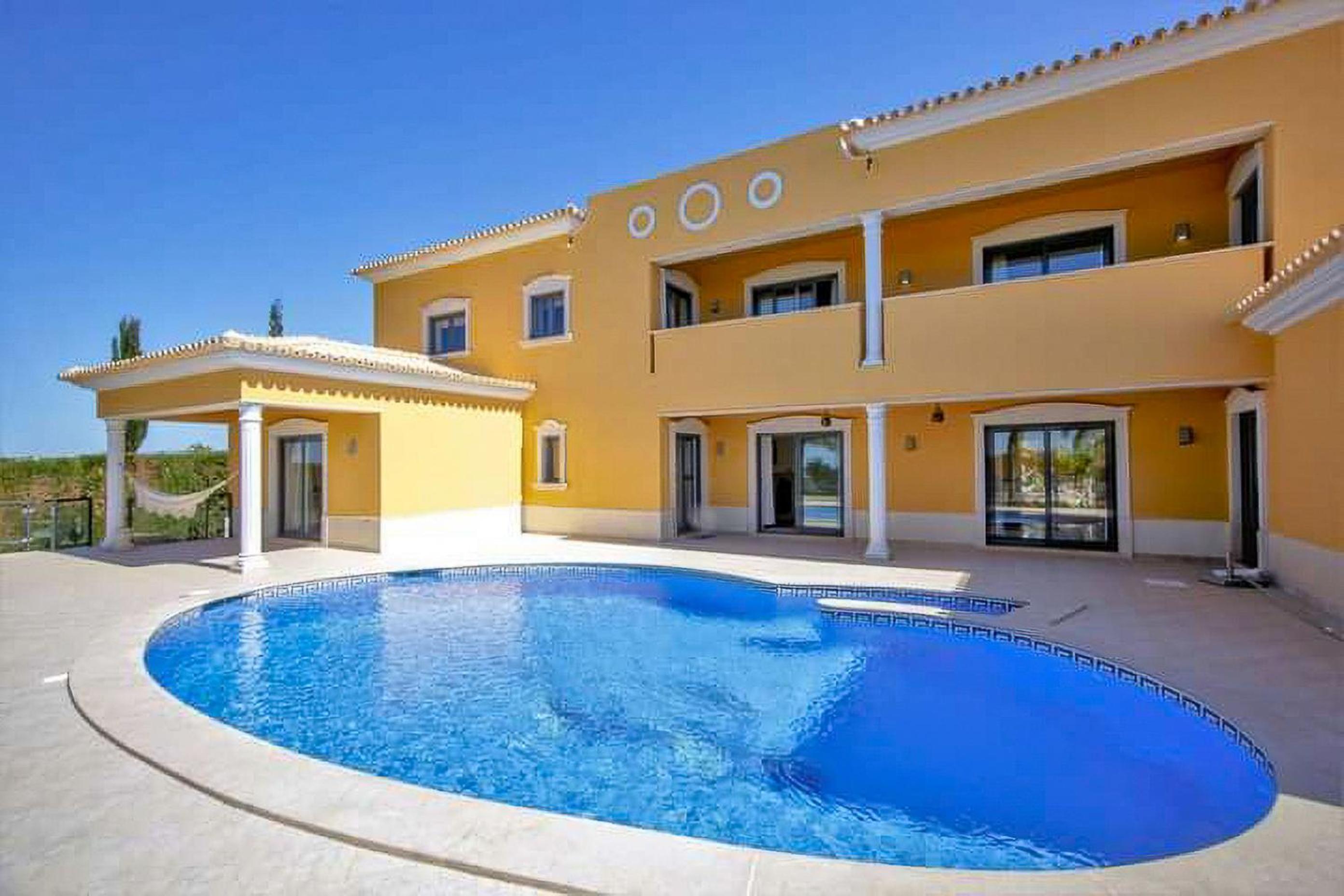 Four-Bedroom Villa photo 2