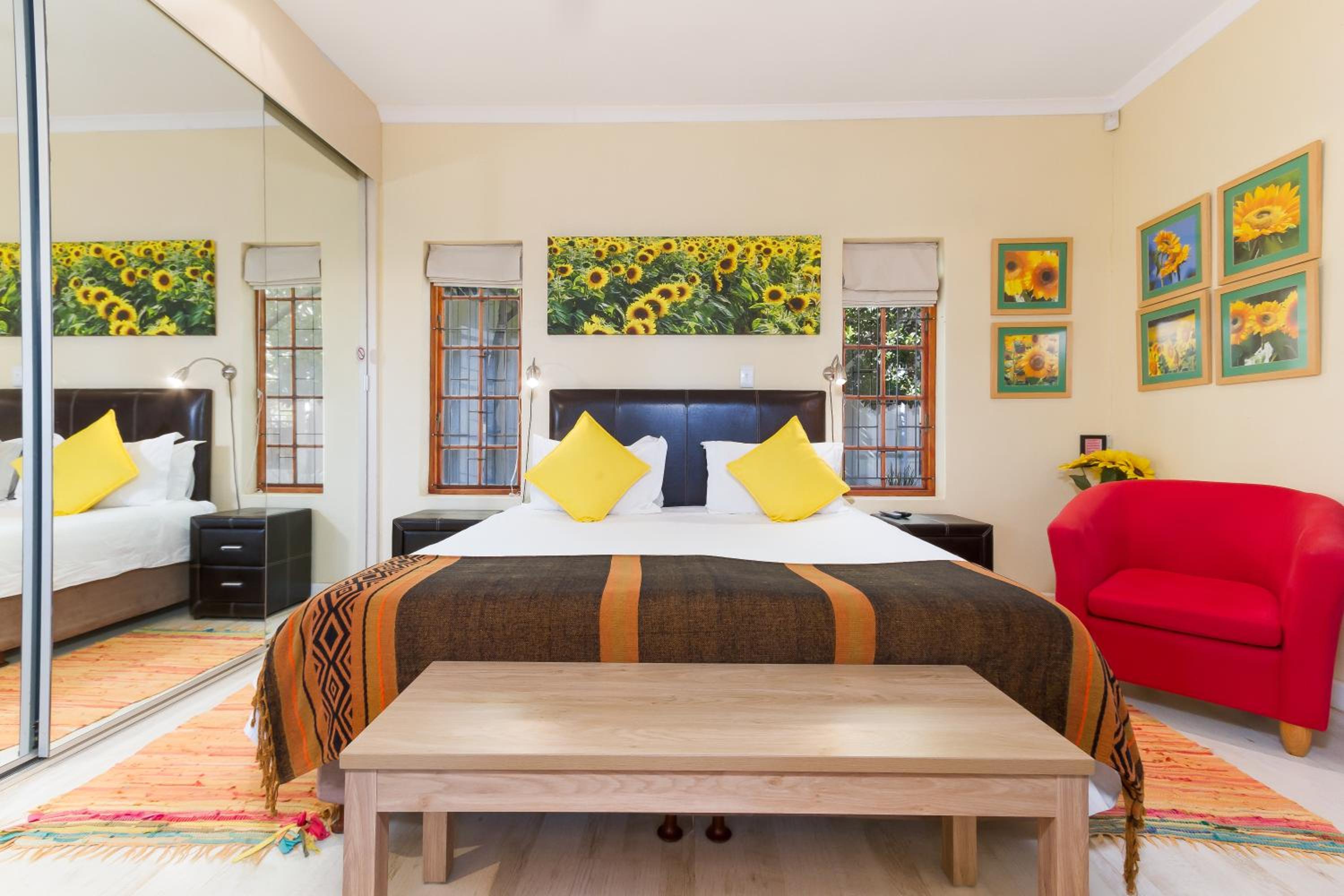 Standard King Room photo 3