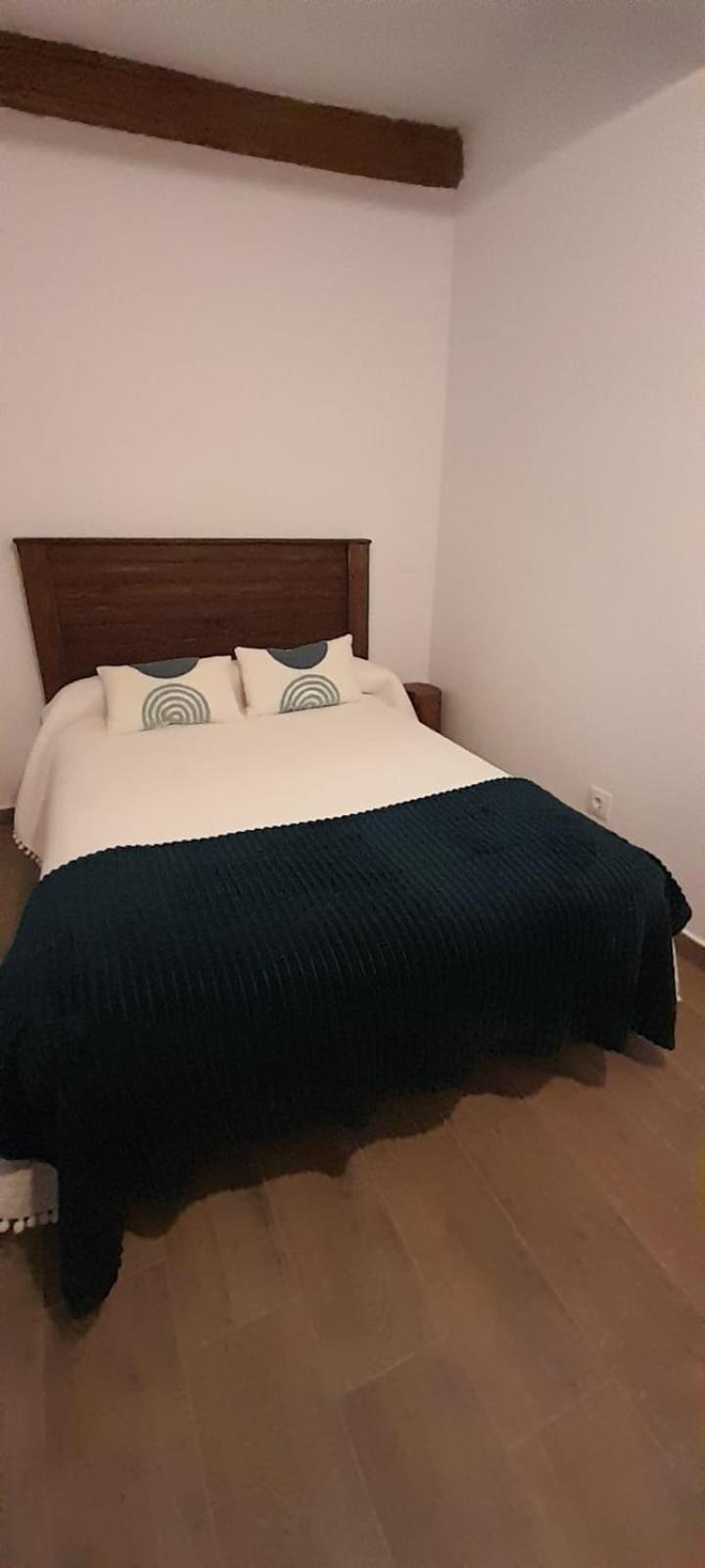 Five-Bedroom House photo 2