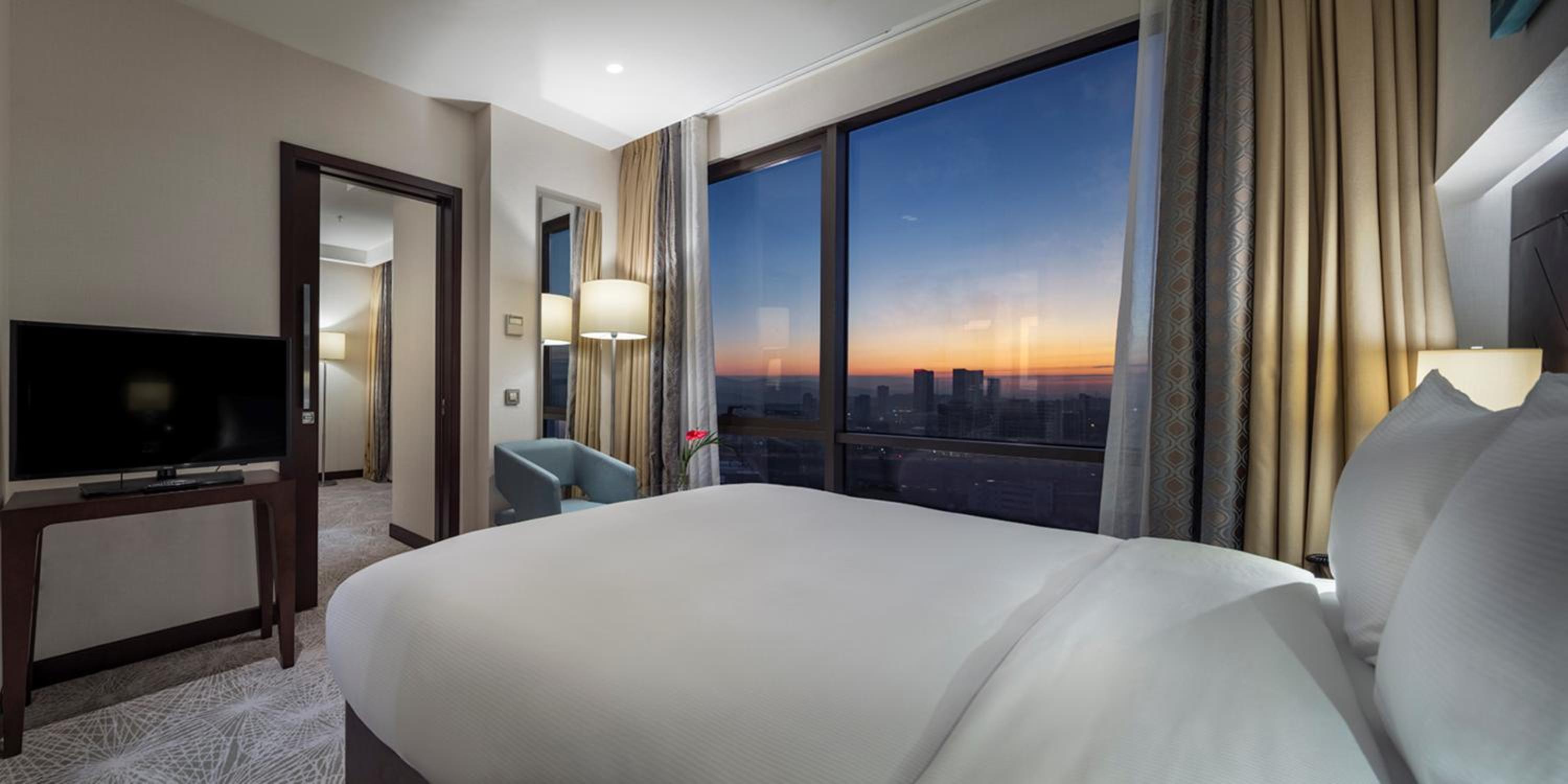 One-Bedroom King Suite