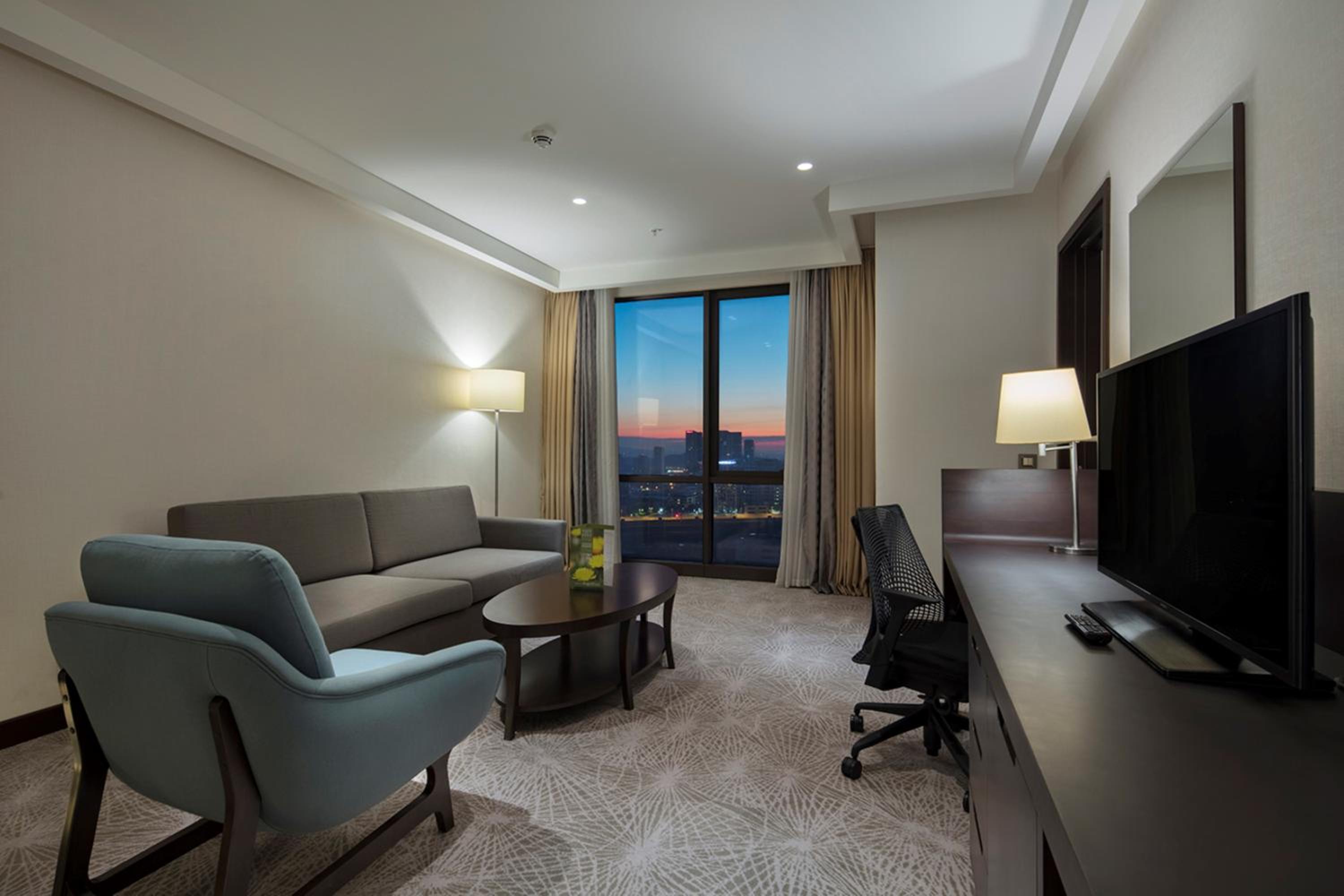 One-Bedroom King Suite