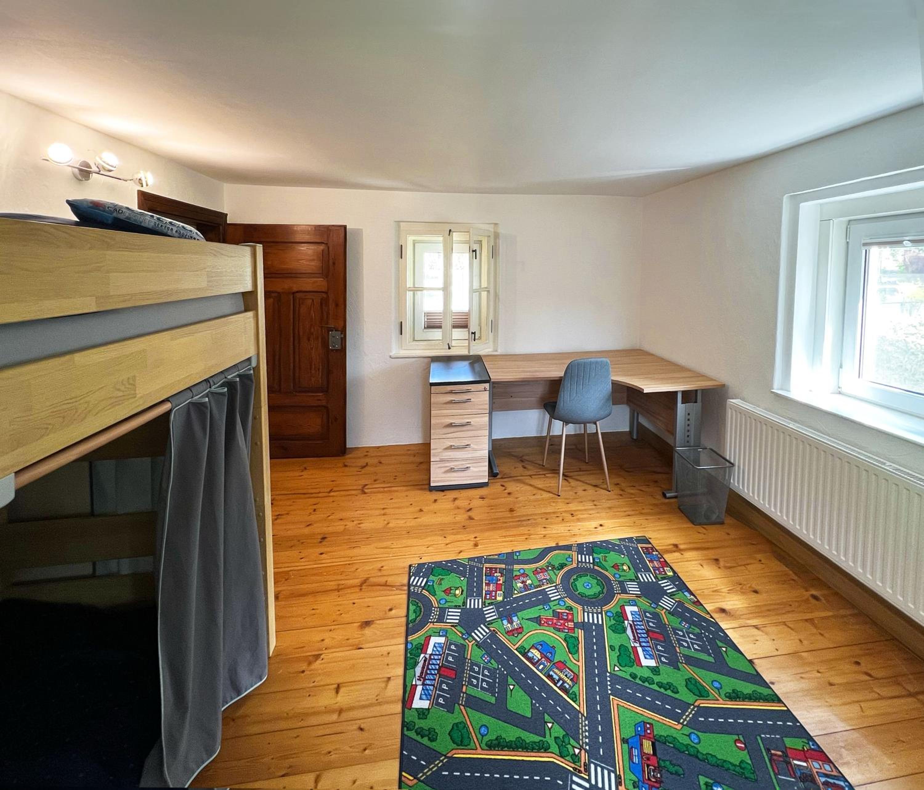 Three-Bedroom House photo 3
