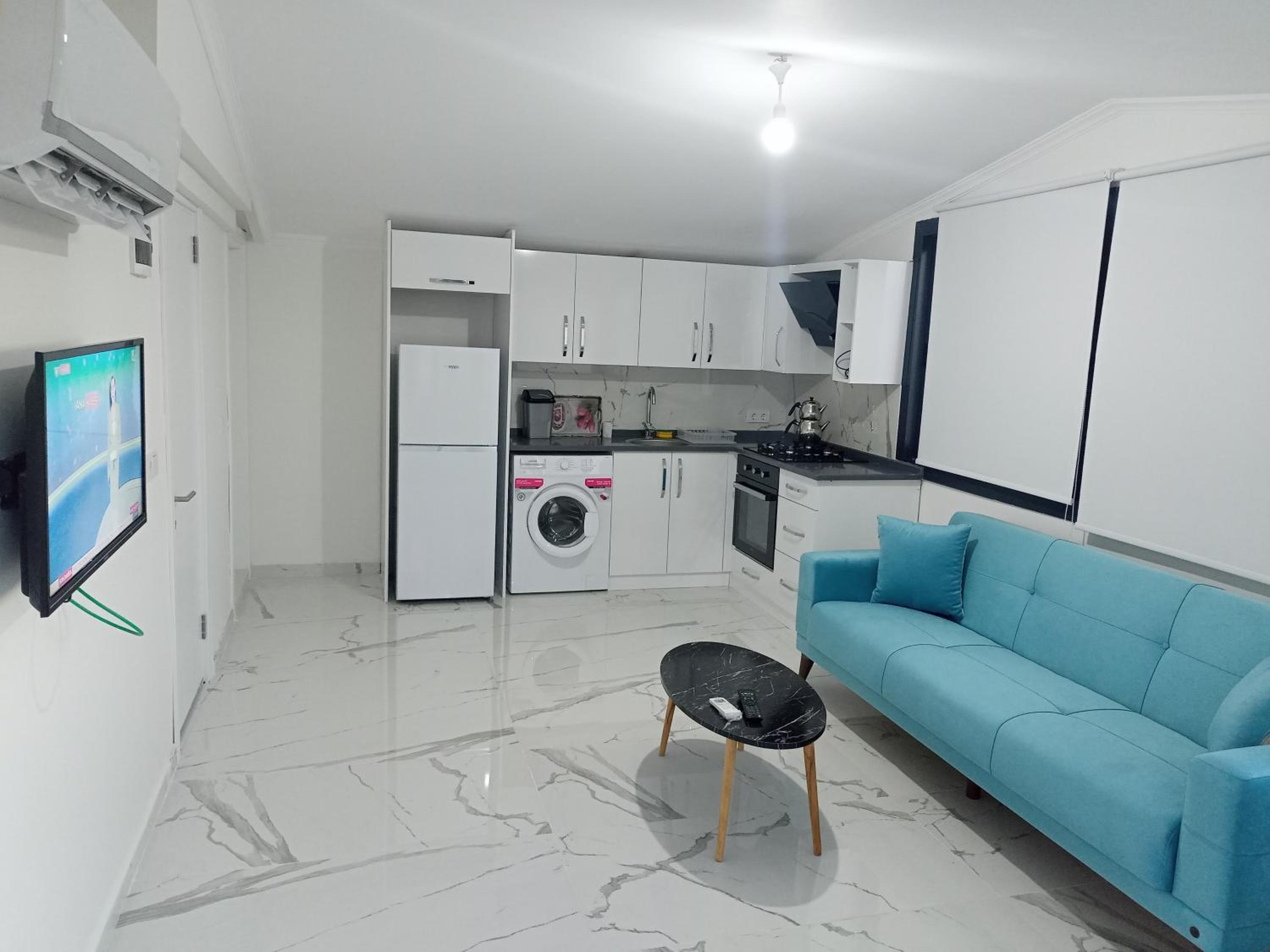 One-Bedroom Apartment with Sea View and Balcony - Photo 5