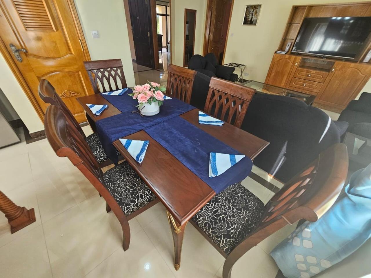 Three-Bedroom Apartment with Balcony photo 2