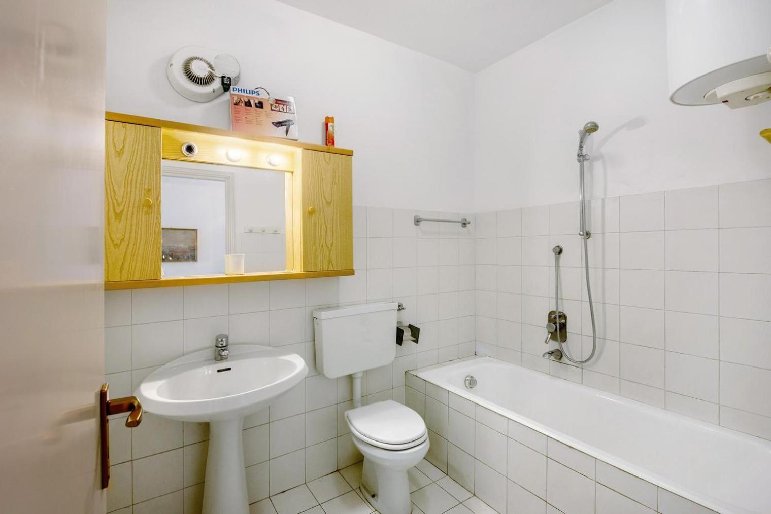 Apartment photo 2
