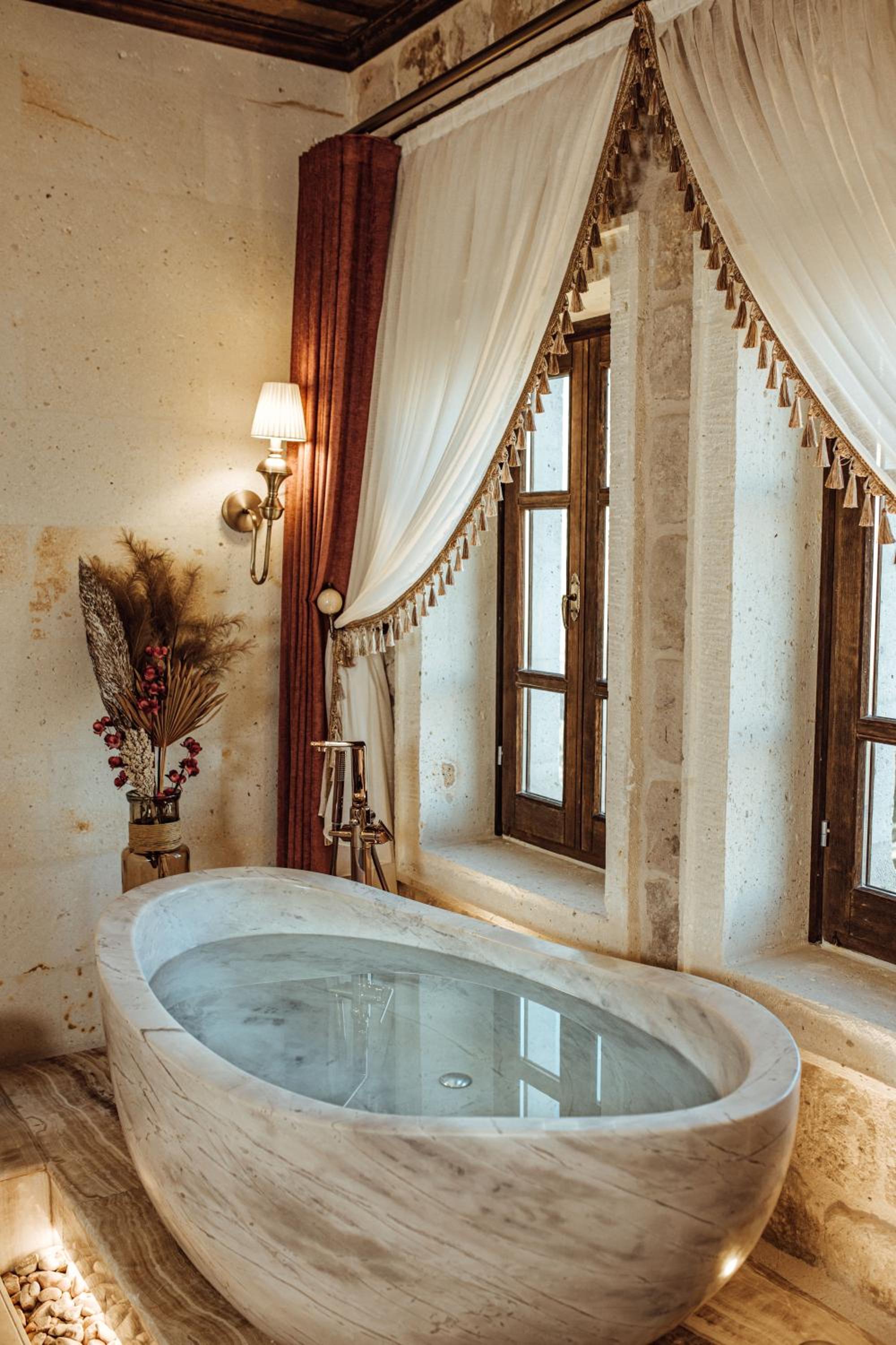 Deluxe King Suite photo 3