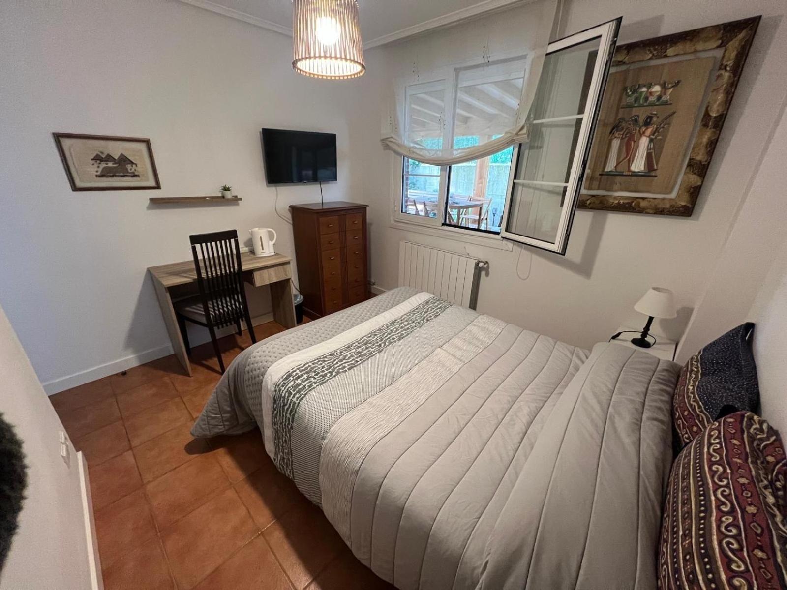 Double Room with Private Bathroom photo 2