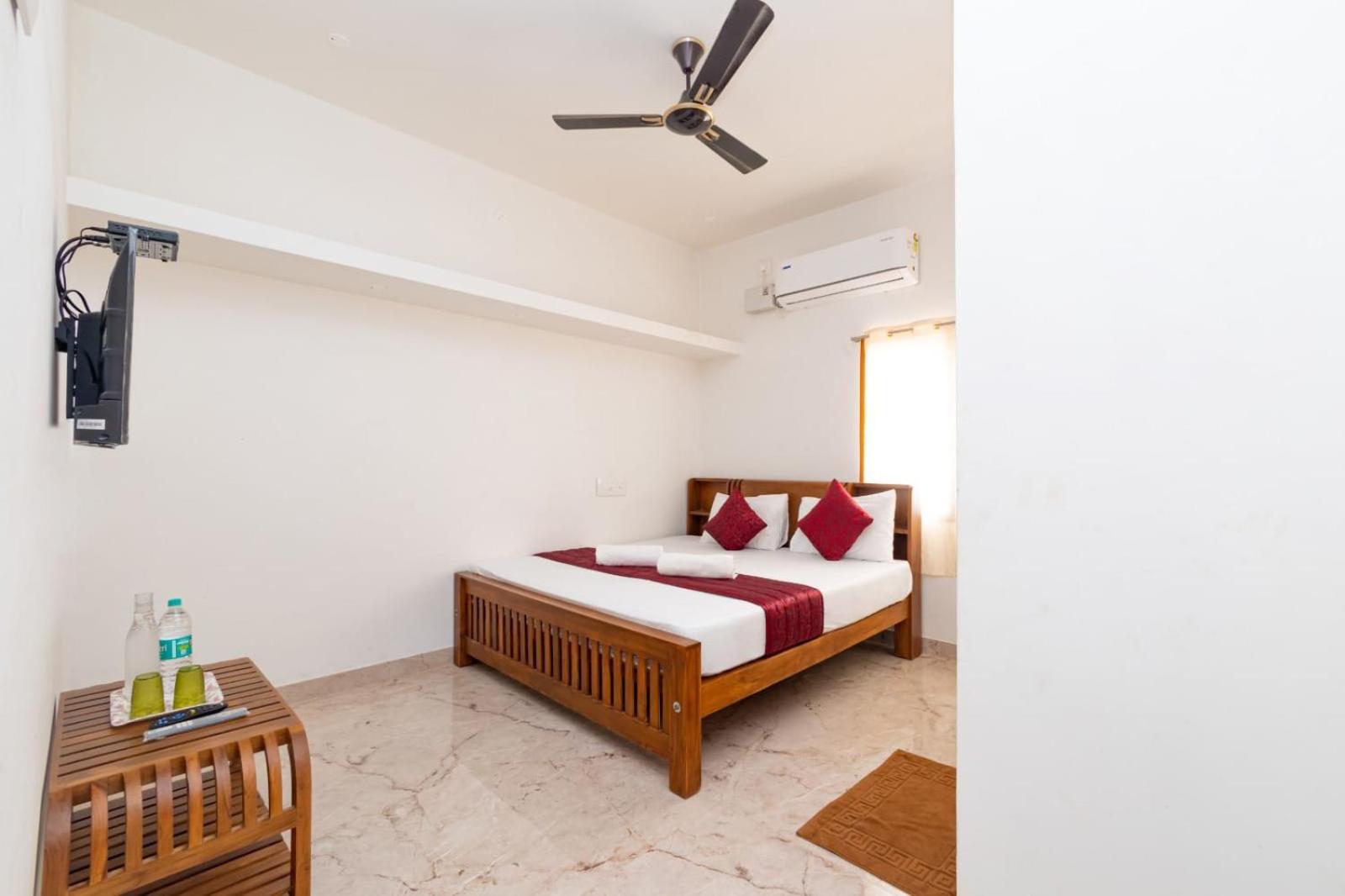 Two-Bedroom Deluxe Apartment with Balcony