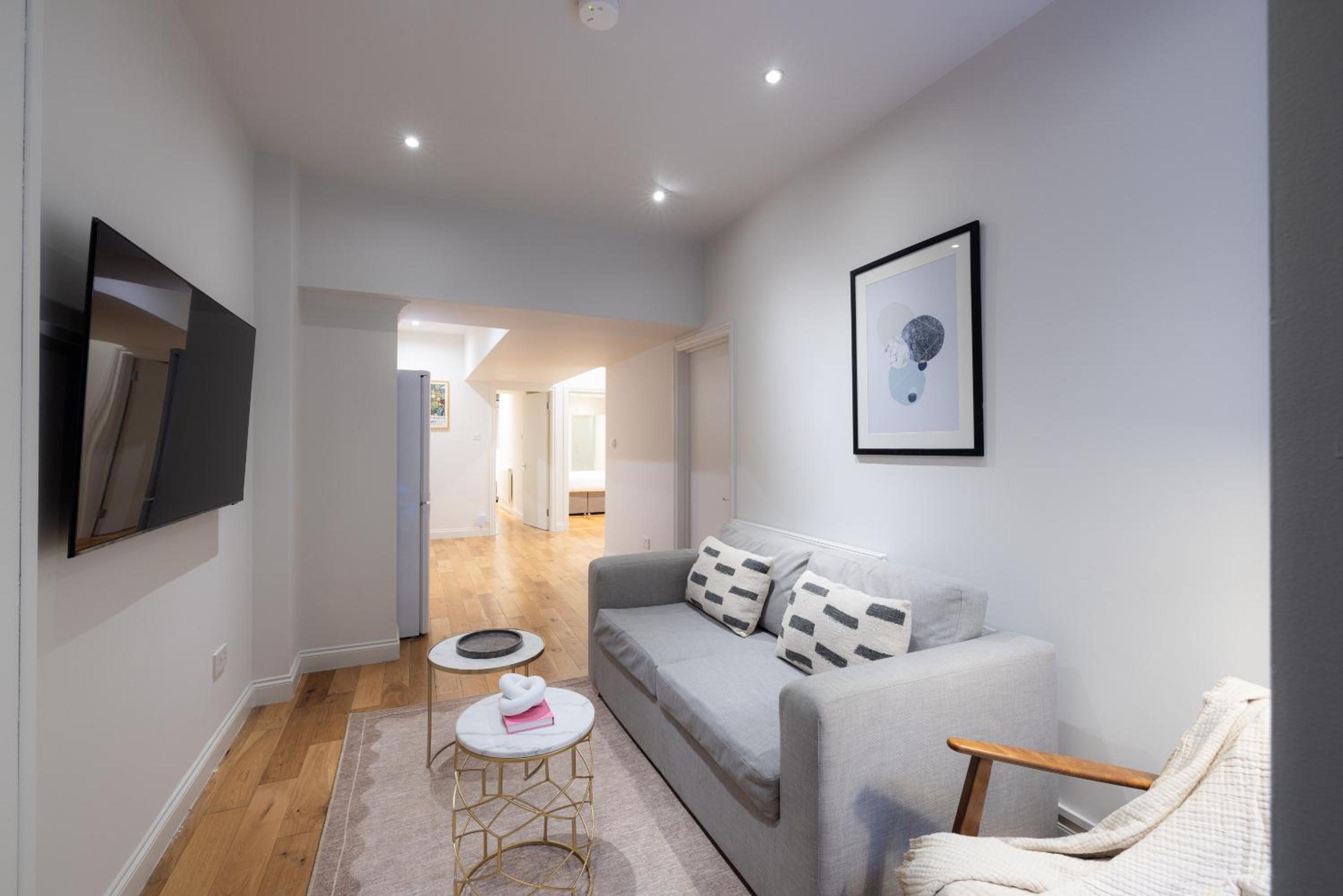 Three-Bedroom Apartment, Lower Ground photo 2