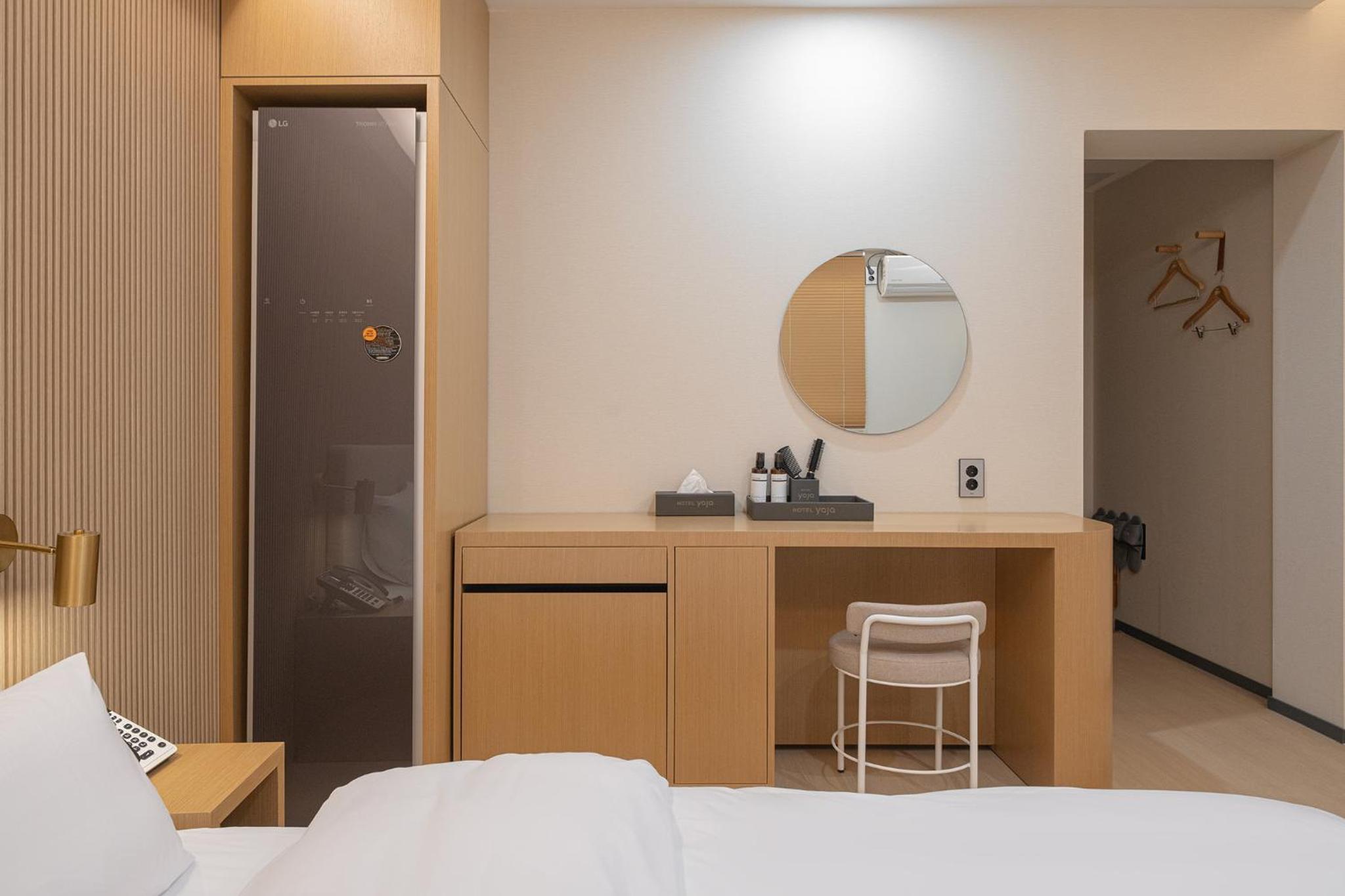 Deluxe Double Room with Bath photo 3