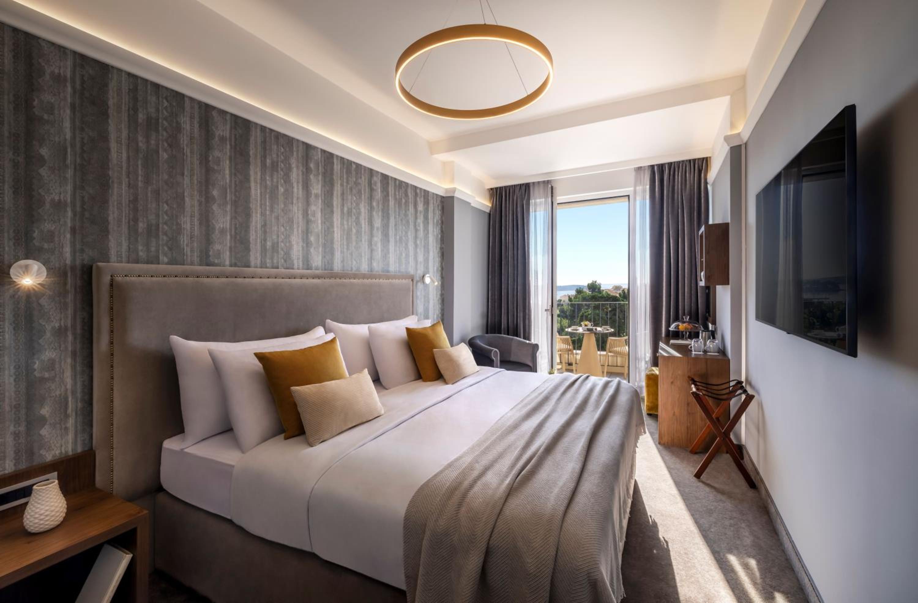 V Level Room for 2 Seaside