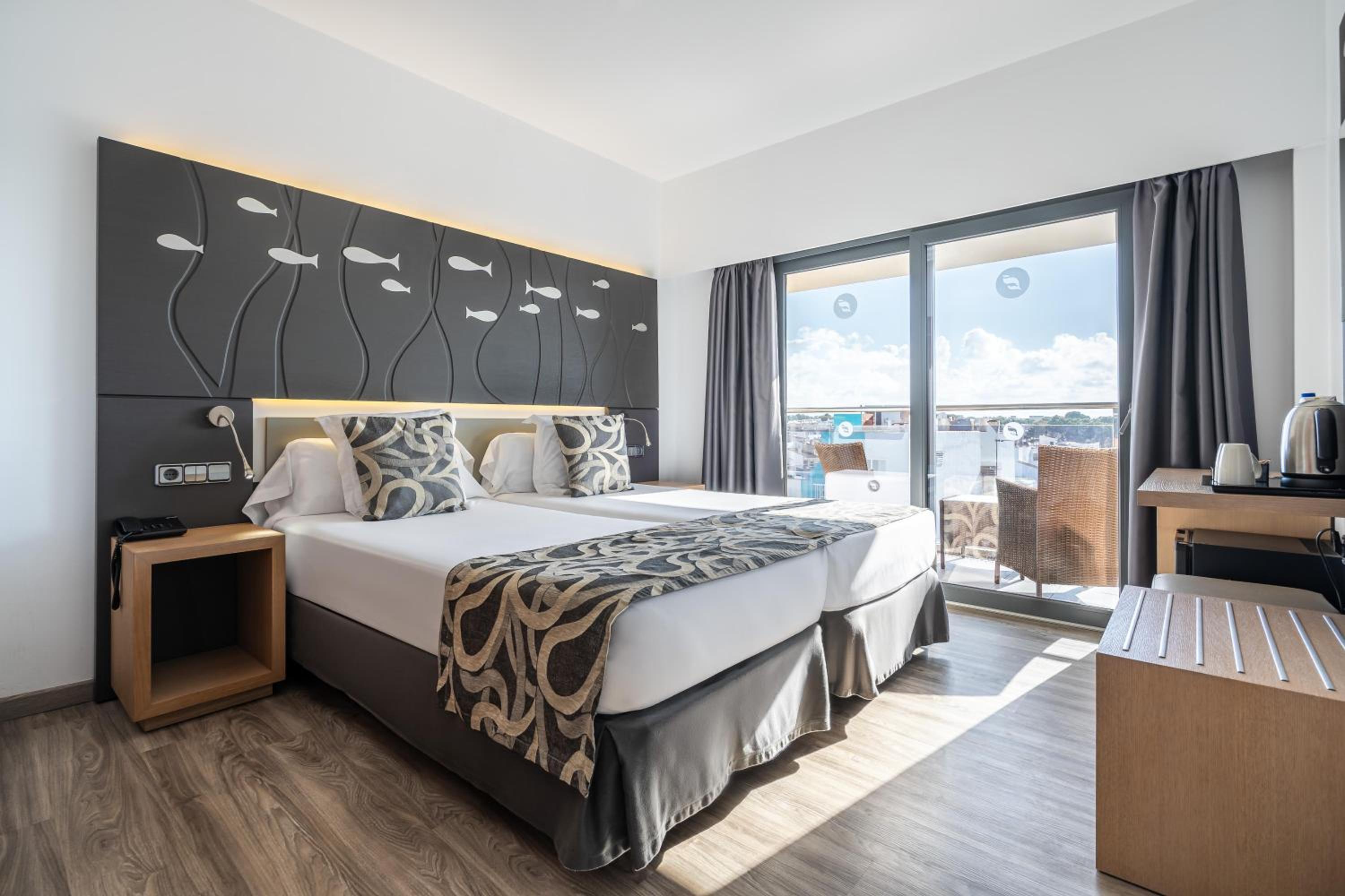 Double or Twin Room with Street View