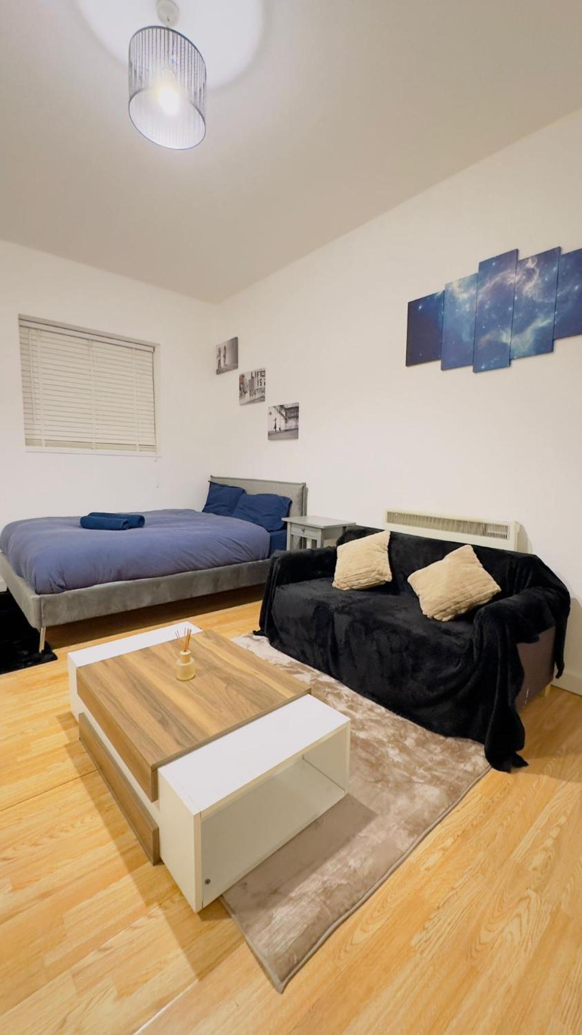 One-Bedroom Apartment photo 1