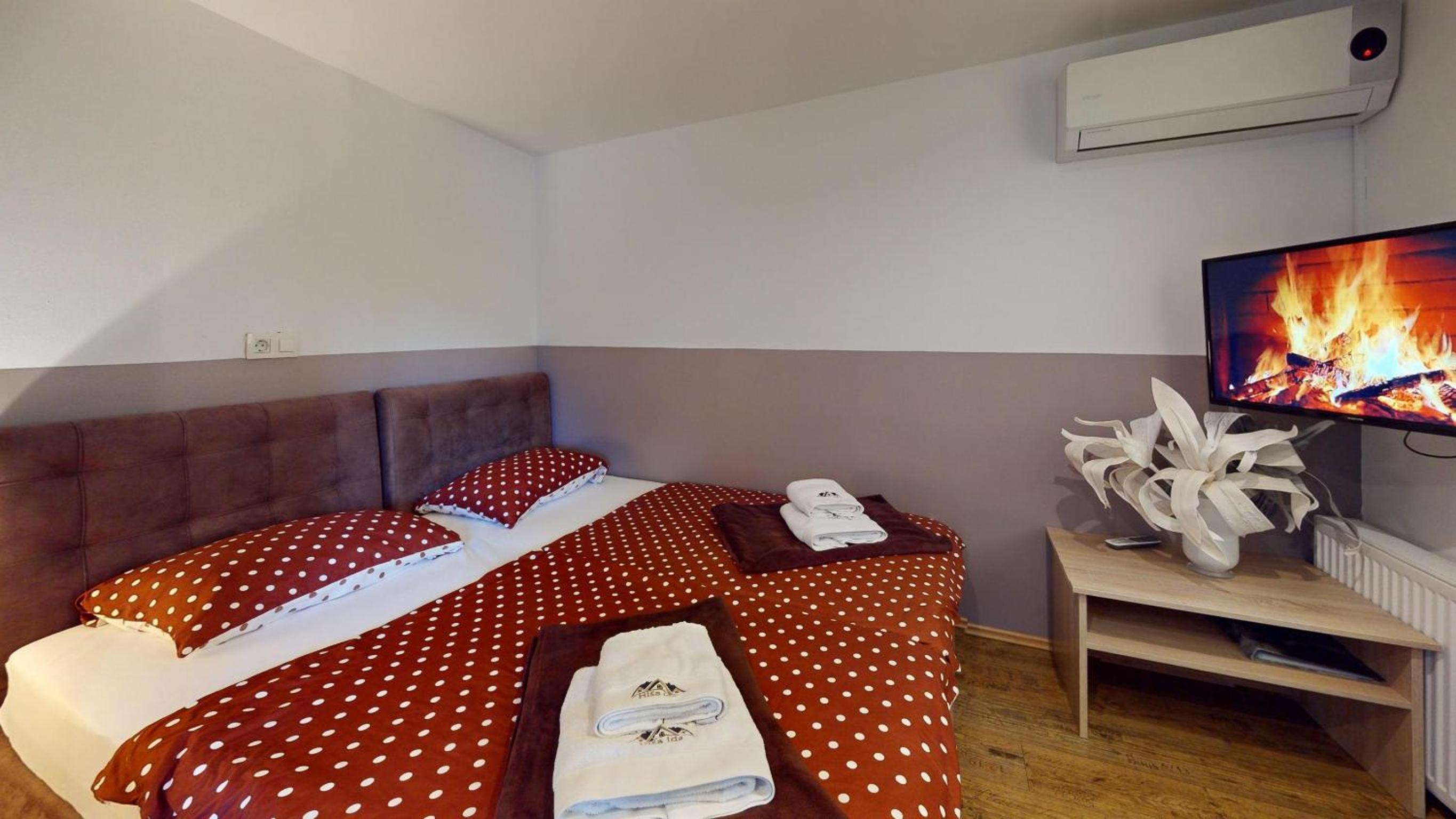One-Bedroom Apartment with Terrace and Hot Tub
