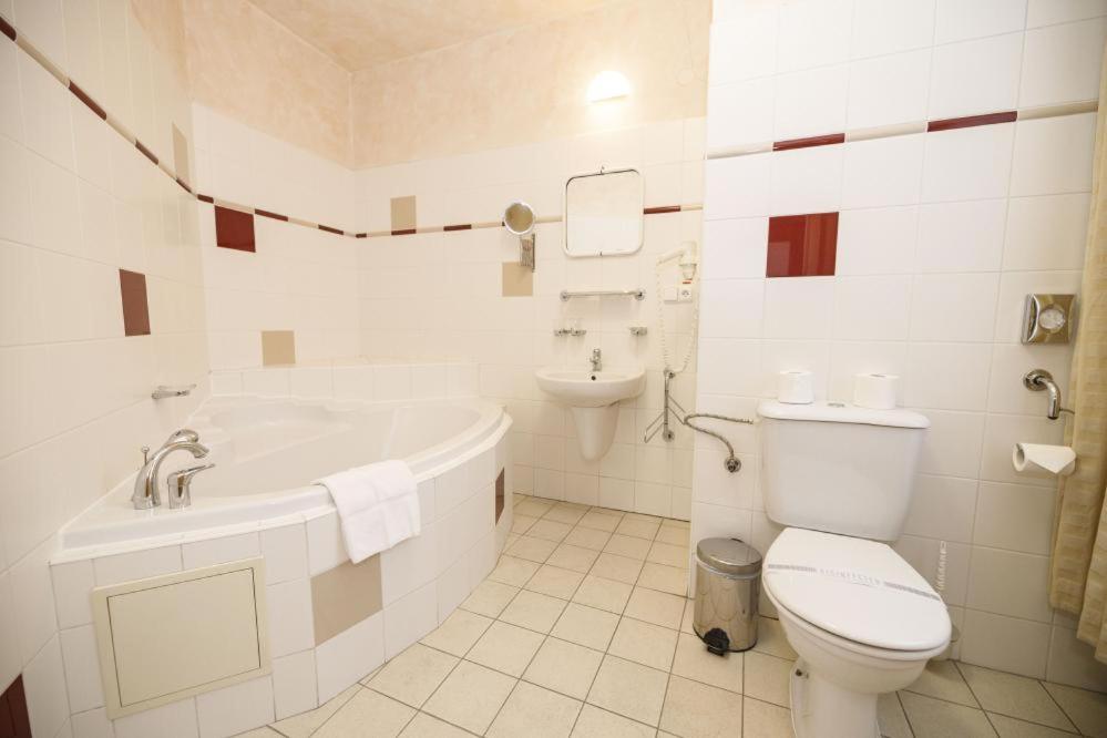 Suite with City View - Photo 2