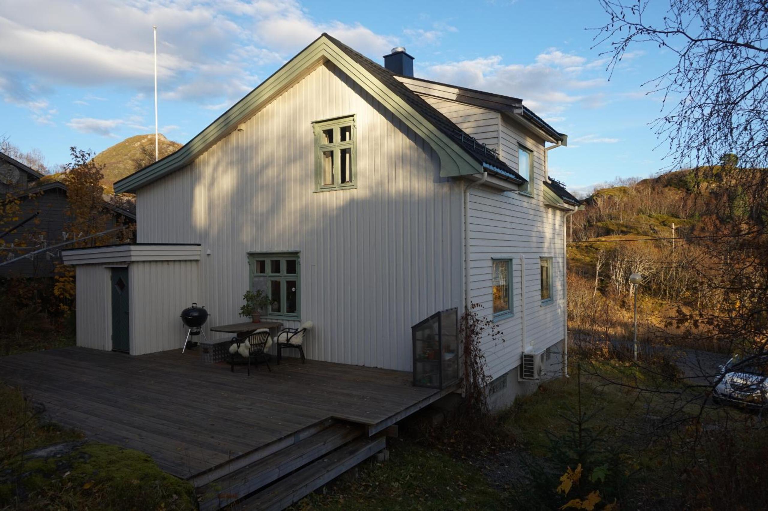 Three-Bedroom House photo 2