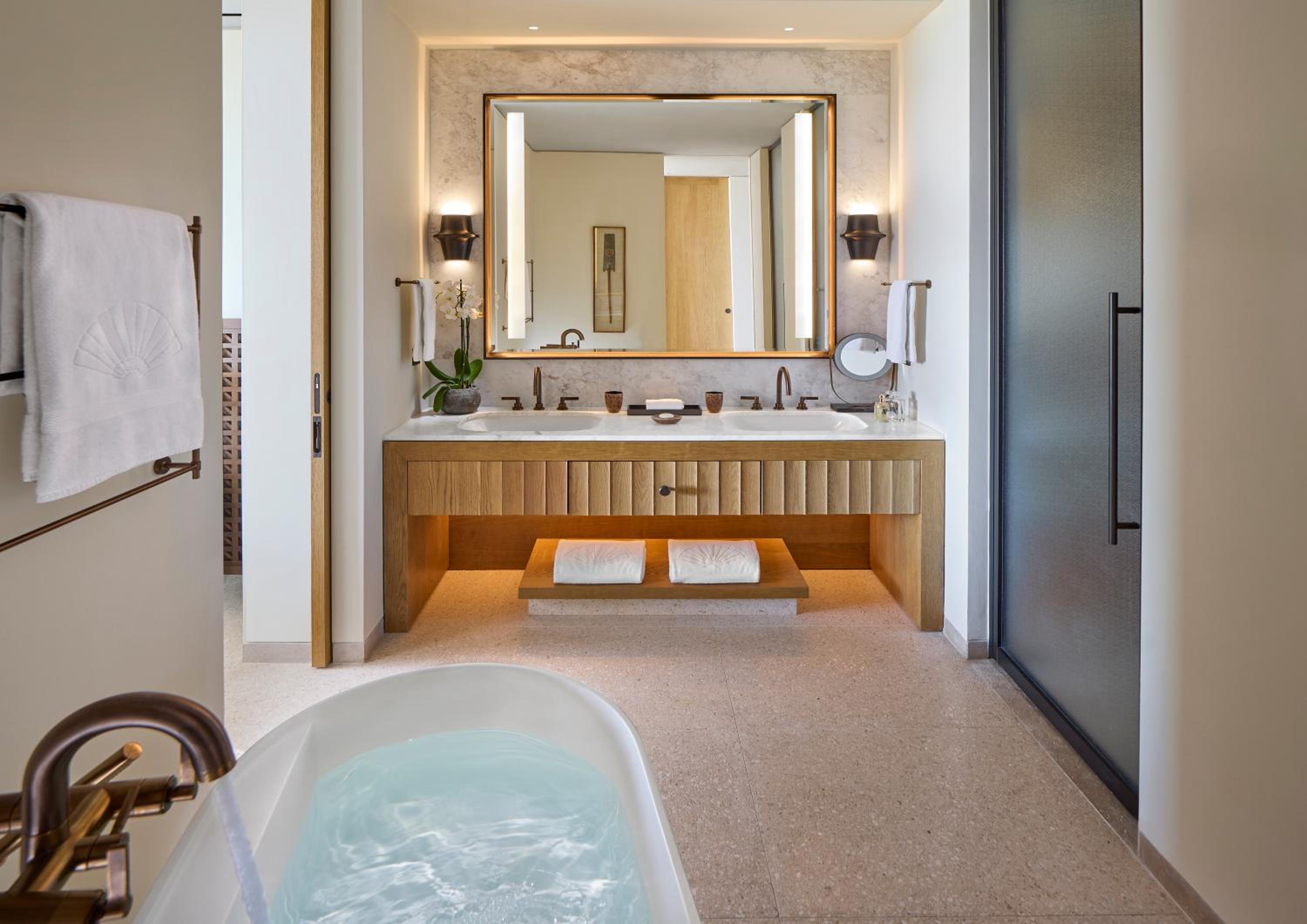 Bay View Junior Suite King or Twin    - Photo 4