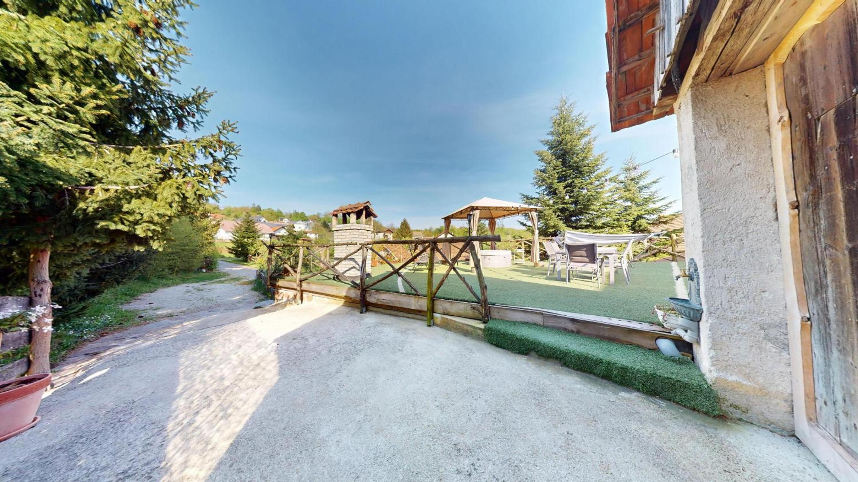 One-Bedroom Apartment with Terrace, Sauna and Hot Tub