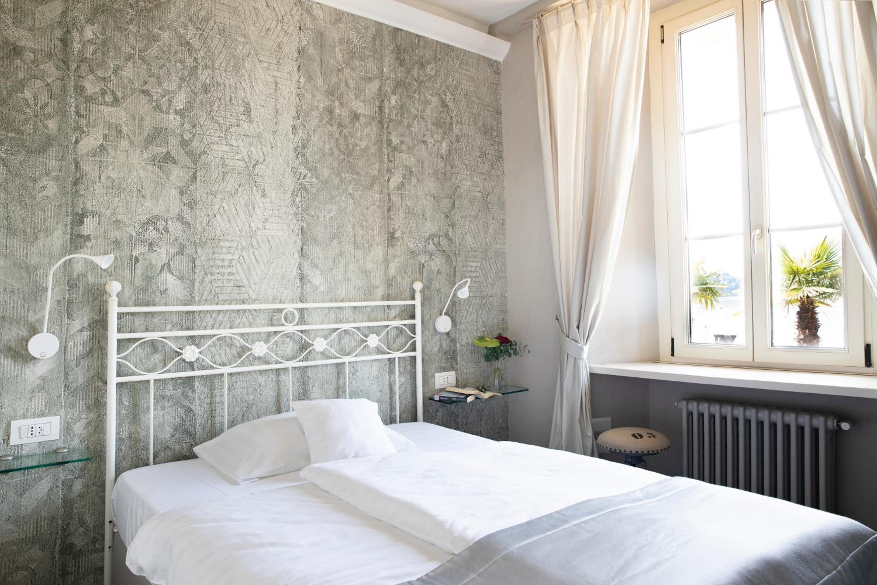 Classic double room with lake view
