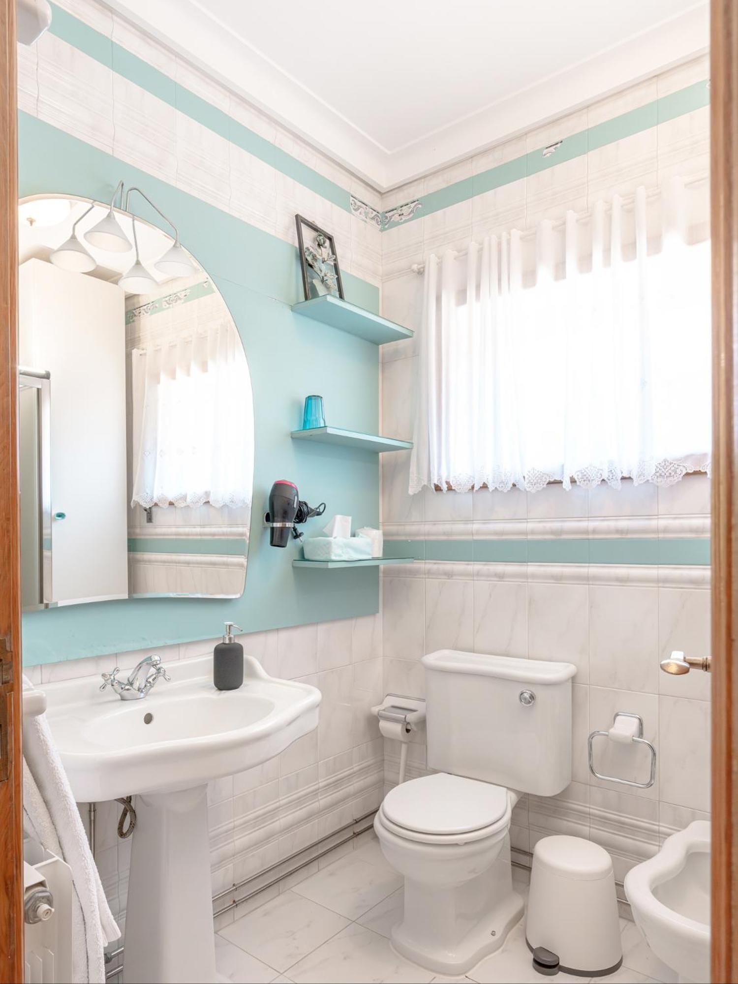 Deluxe Twin Room - Photo 6