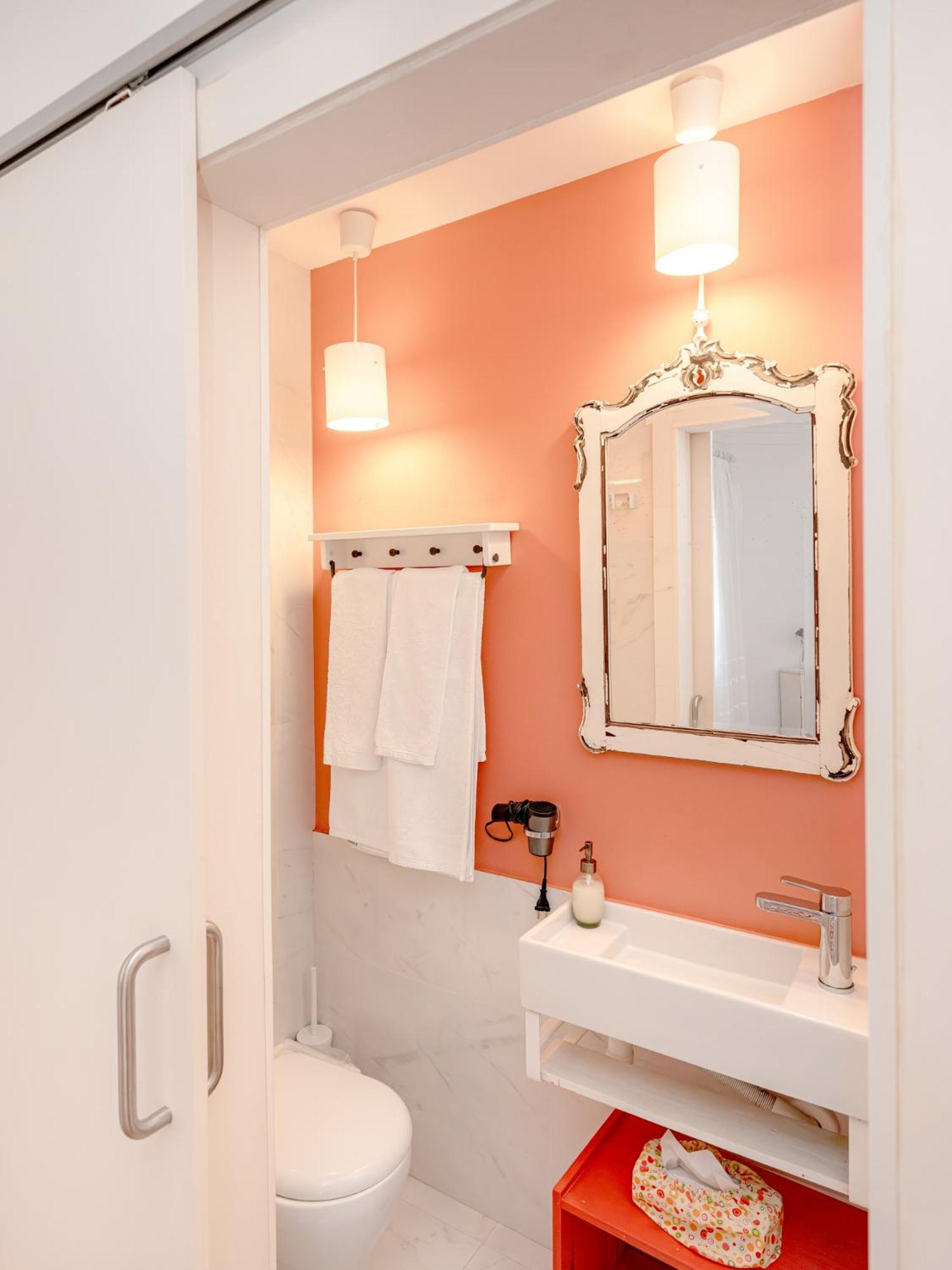 Small Twin Room - Photo 9