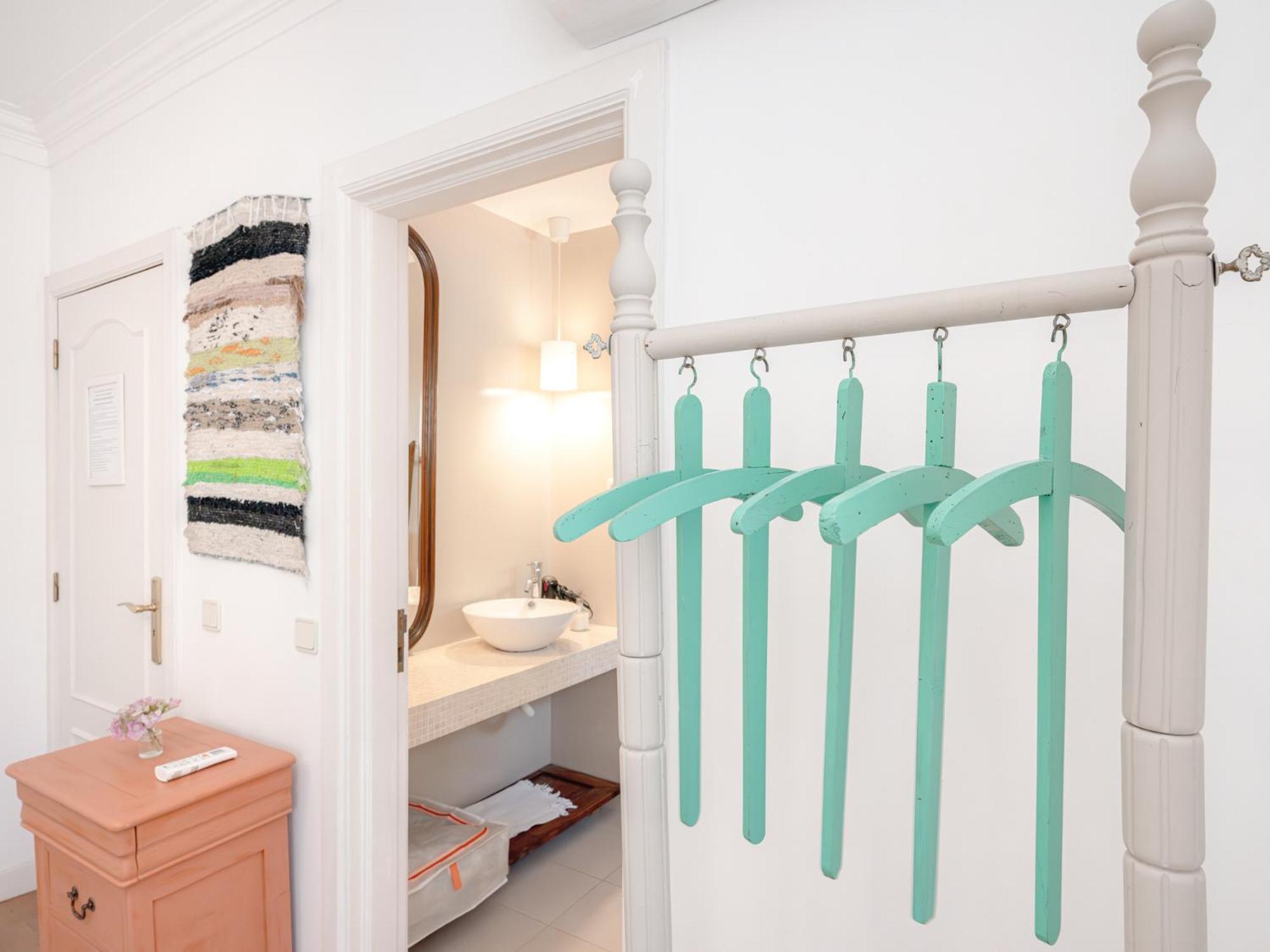 Standard Double Room - Photo 9